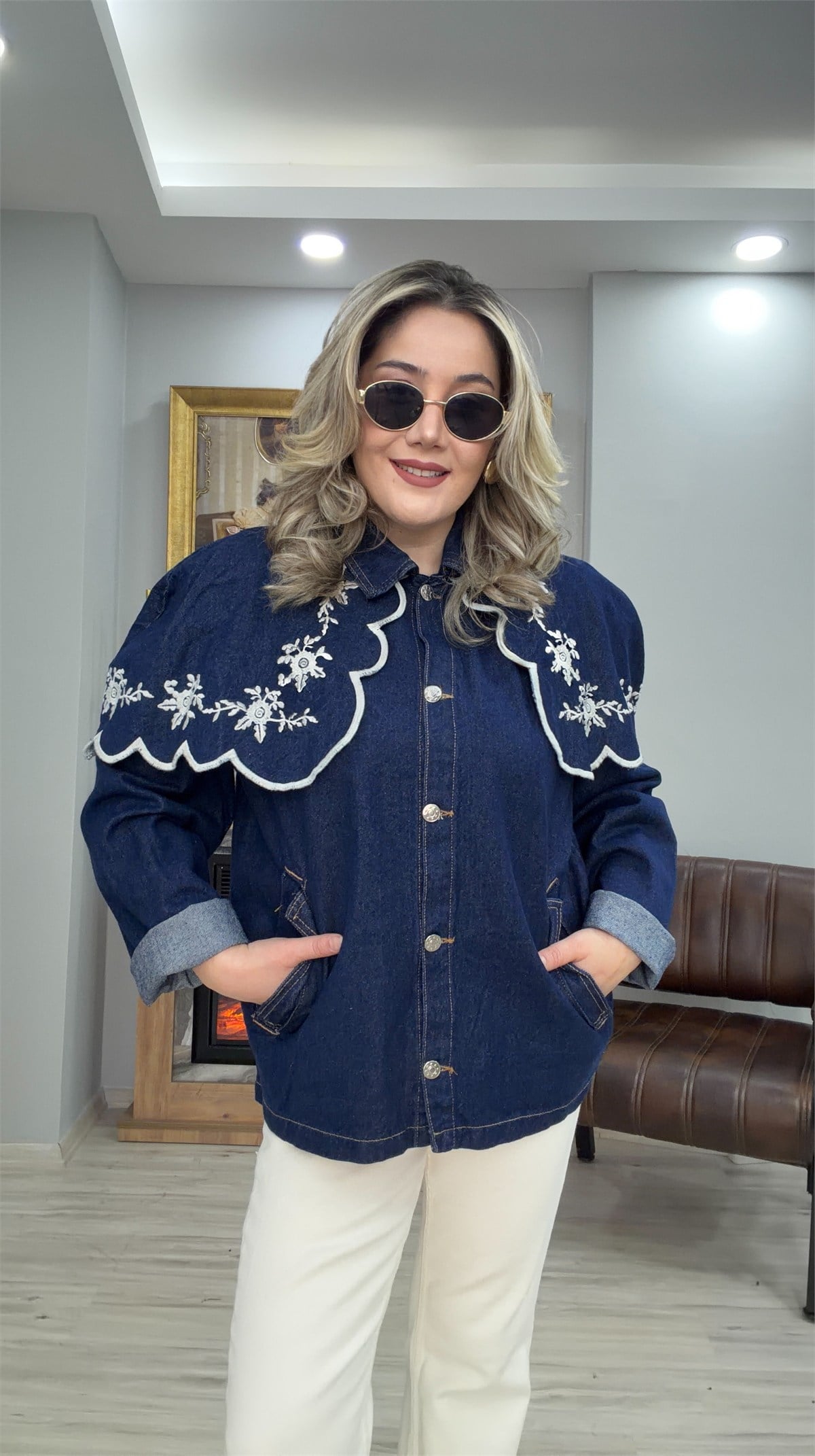 İŞLEME DETAYLI PELERİNLİ JEAN CEKET LACİVERT