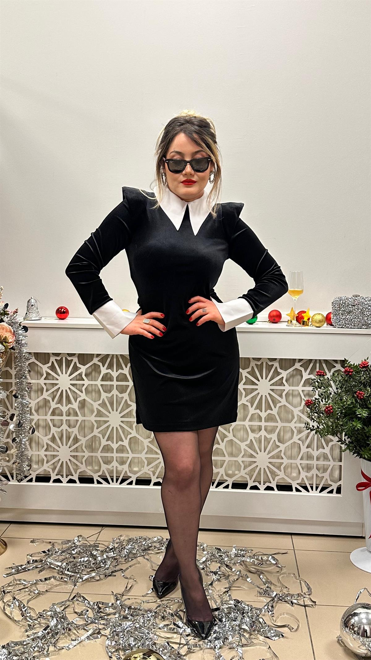 Kadife Yaka detaylı elbise