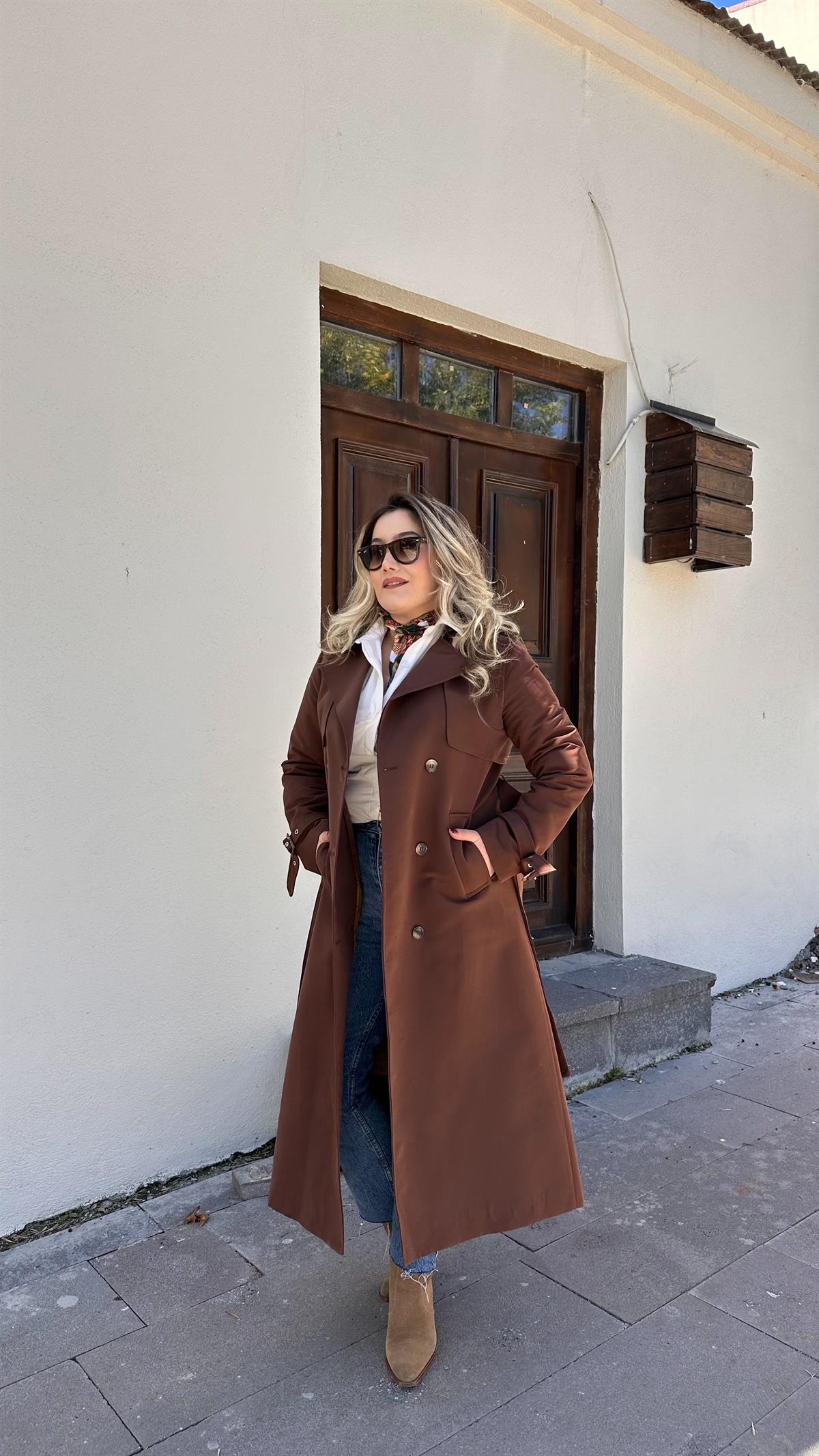 KAHVE BELDEN KUŞAKLI TRENÇKOT