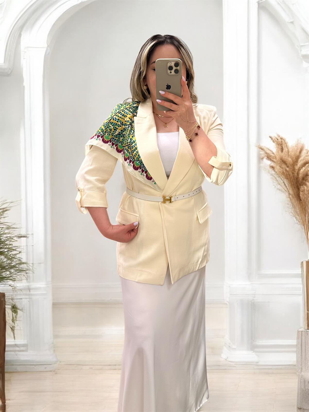 KATLAMALI KOL DETAYLI BLAZER SARI 