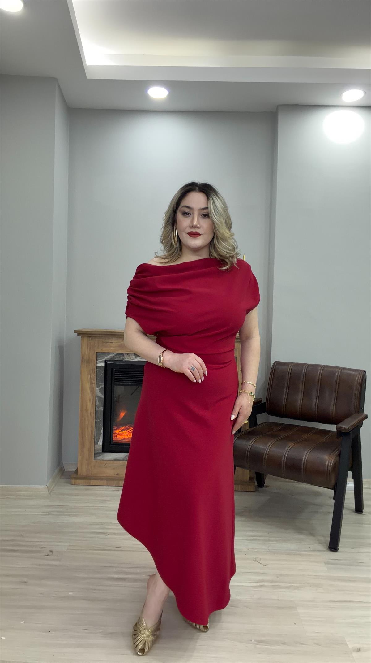 KAYIK YAKA OMUZ DRAPELİ ELBİSE KIRMIZI