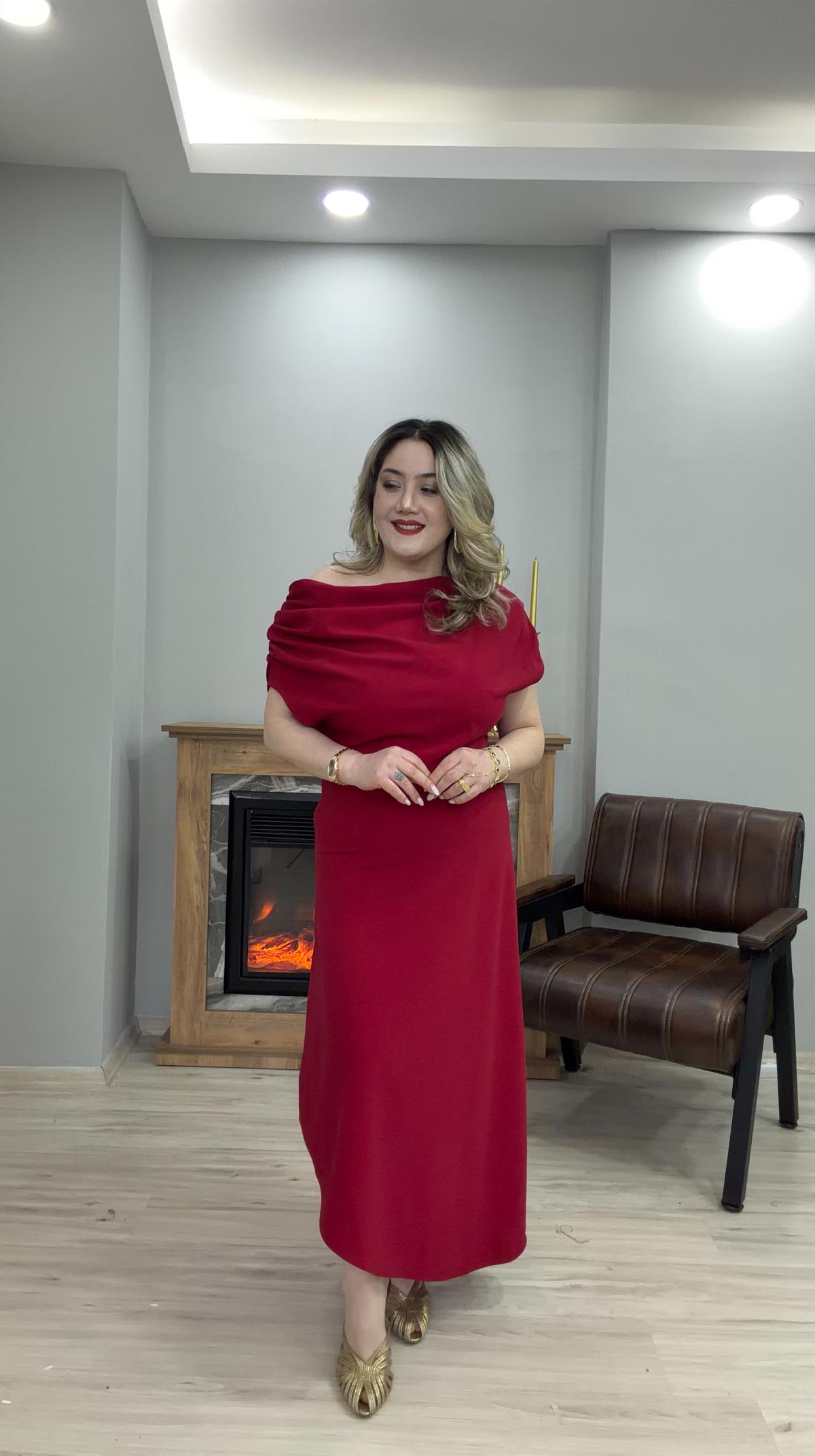 KAYIK YAKA OMUZ DRAPELİ ELBİSE KIRMIZI