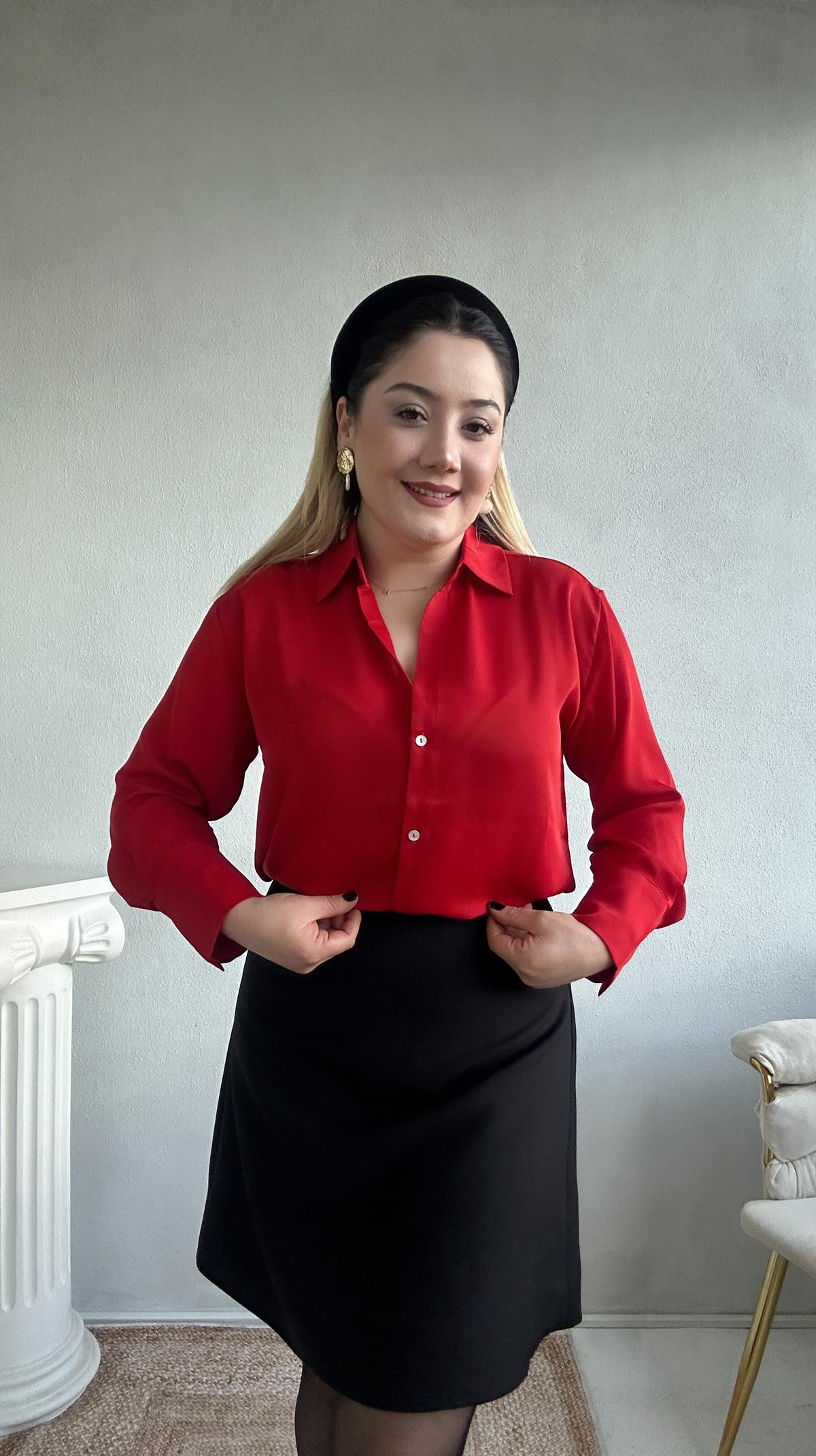Kırmızı pamuk saten gömlek