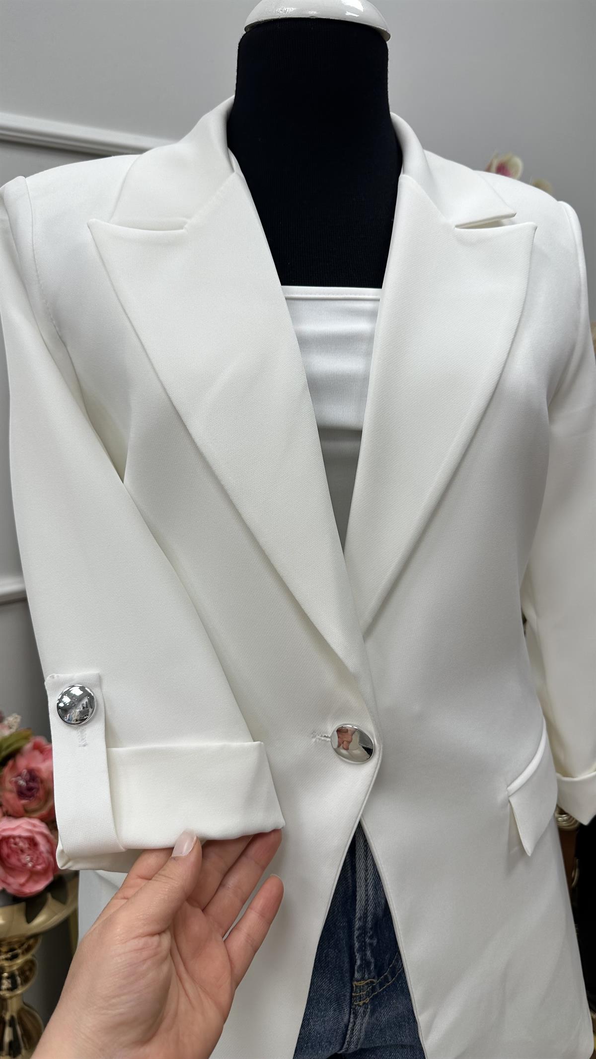 KOL DÜĞME DETAYLI BLAZER CEKET BEYAZ