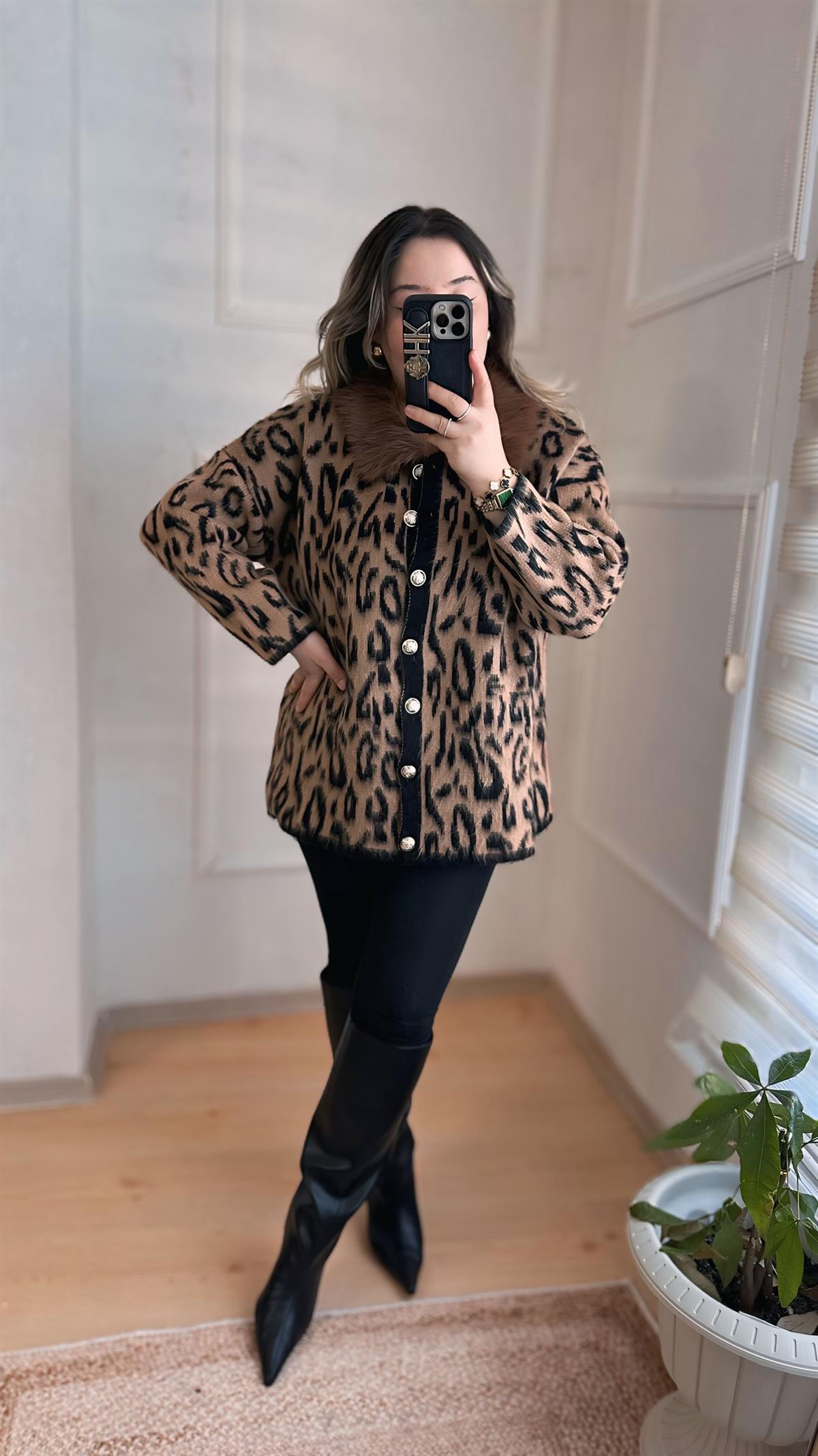 KÜRK YAKALI LEOPAR HIRKA KAHVE