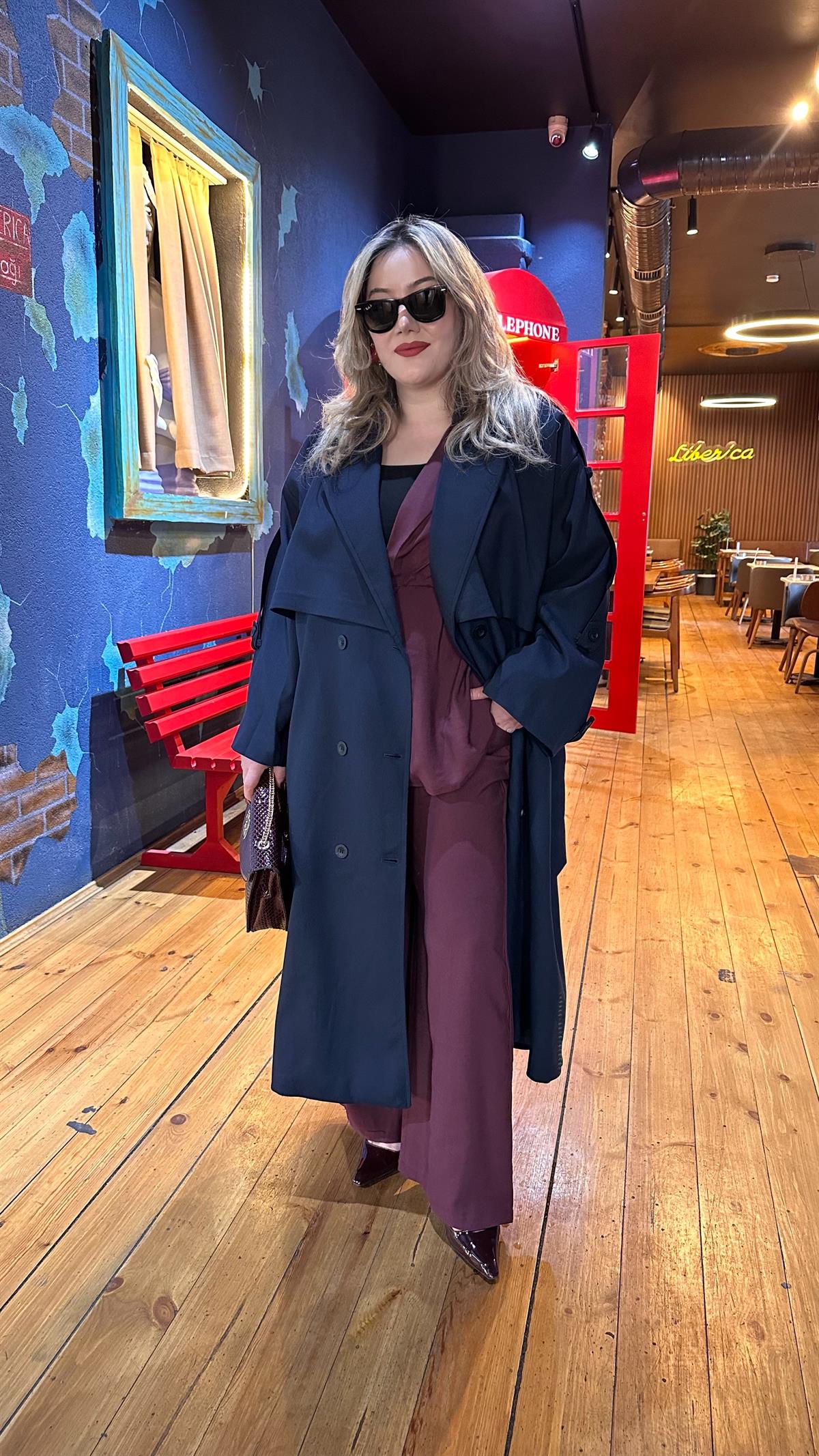 KUŞAKLI MAXİ BOY OMUZ MANŞETLİ TRENÇKOT LACİVERT