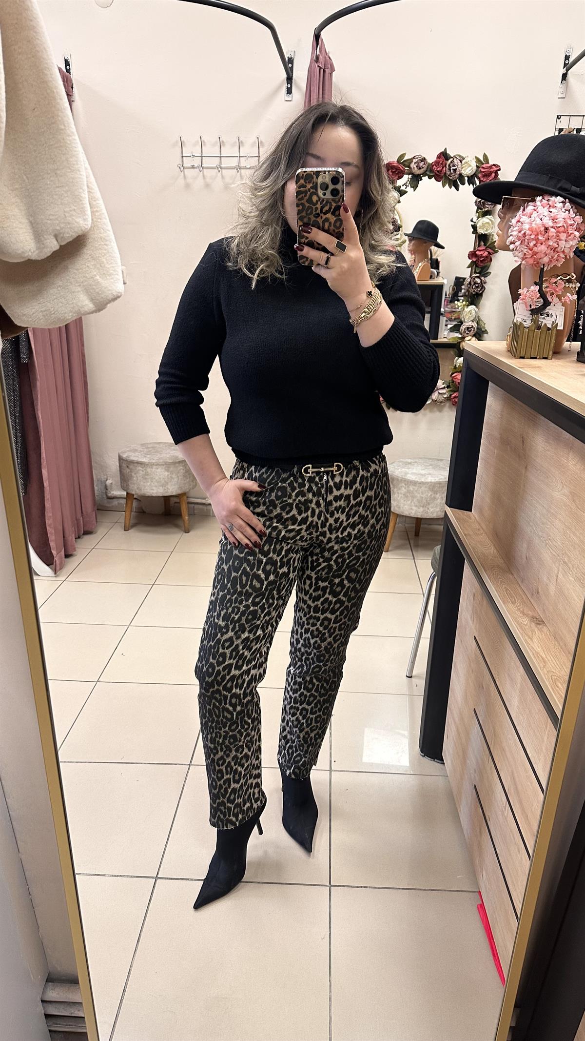 LEOPAR DESEN BOYFİT MODEL JEAN KOYU TON