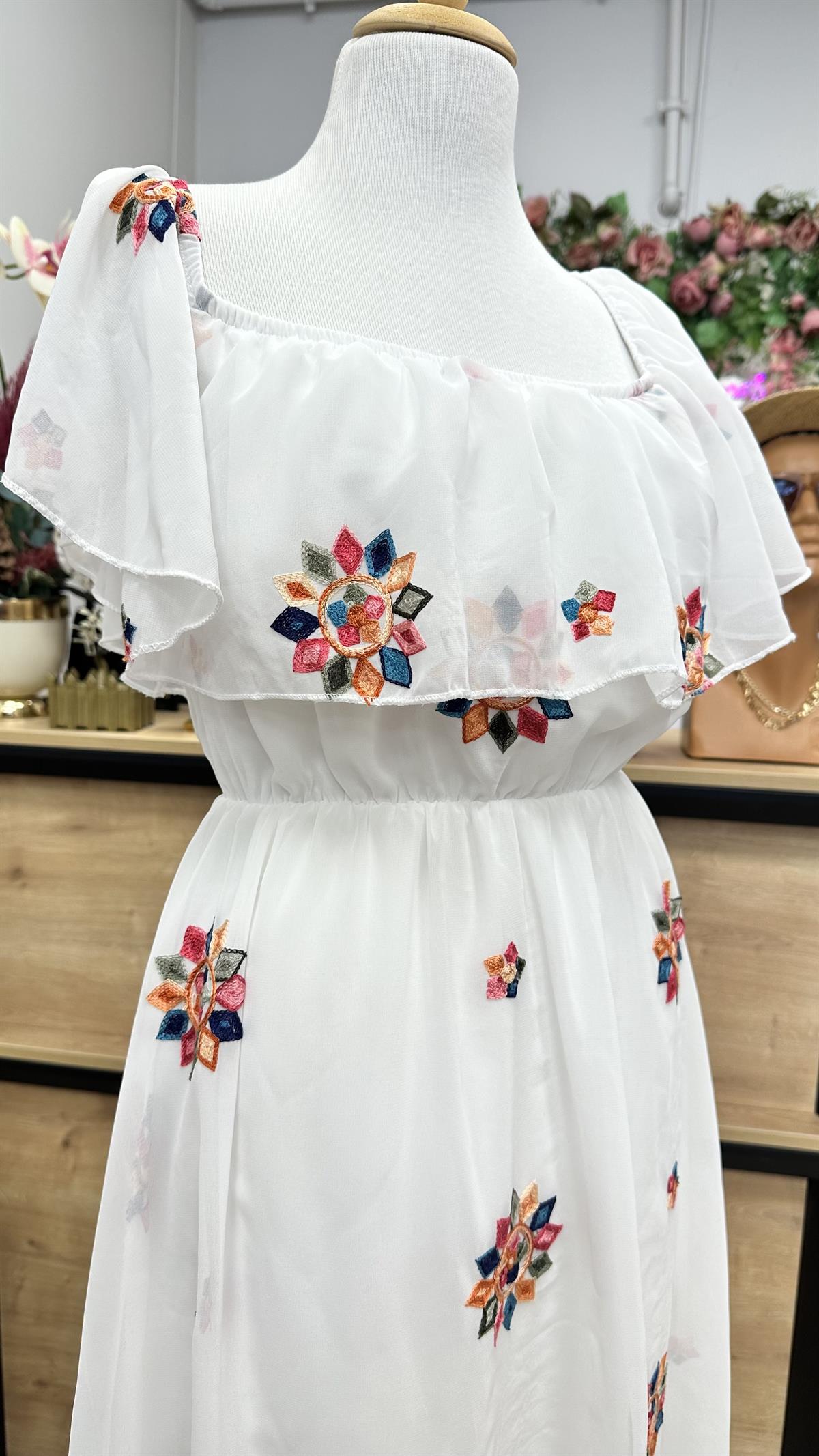 MADONNA YAKA ŞİFON İŞLEME DESENLİ ELBİSE BEYAZ