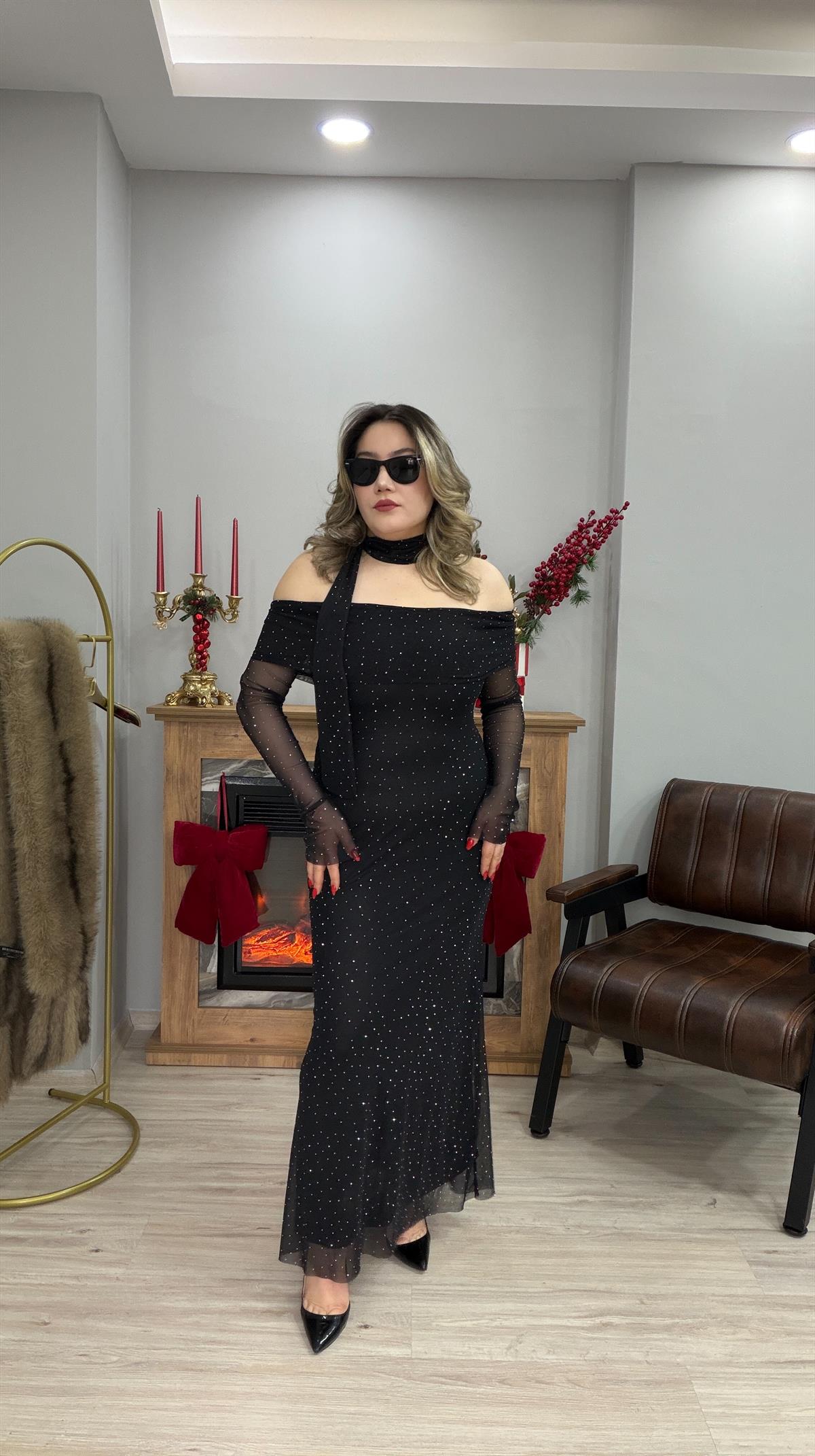 MADONNA YAKA TAŞLI TÜL FULARLI ELBİSE SİYAH