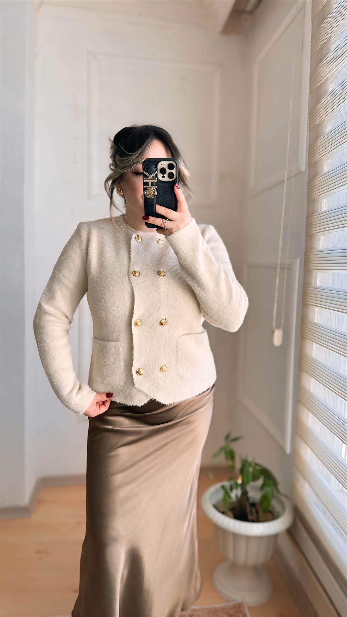 MASSİ GOLD DÜĞMELİ ANGORA HIRKA EKRU