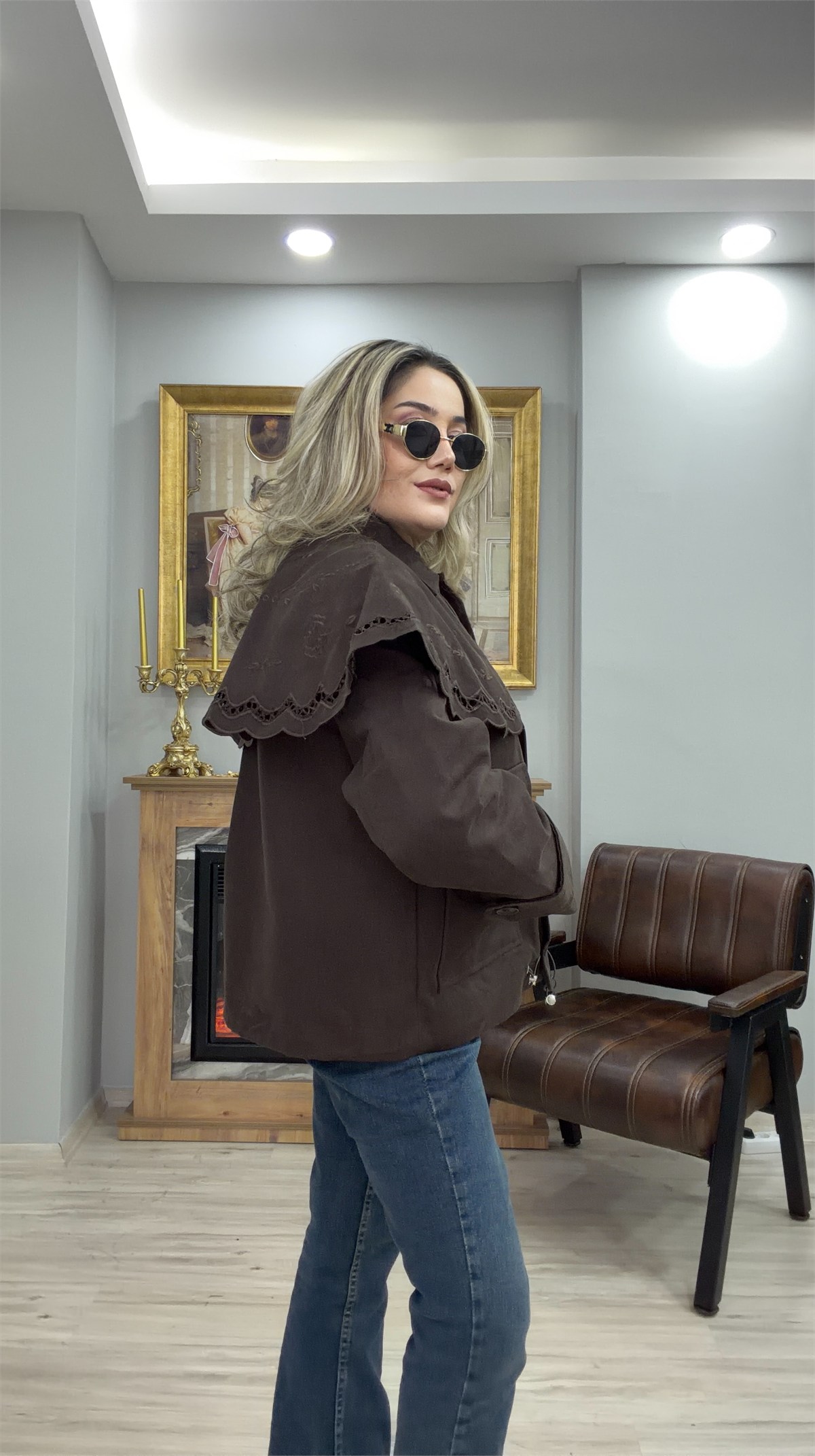 NAKIŞLI ÇIKARILABİLİR PELERİNLİ CEKET KAHVE
