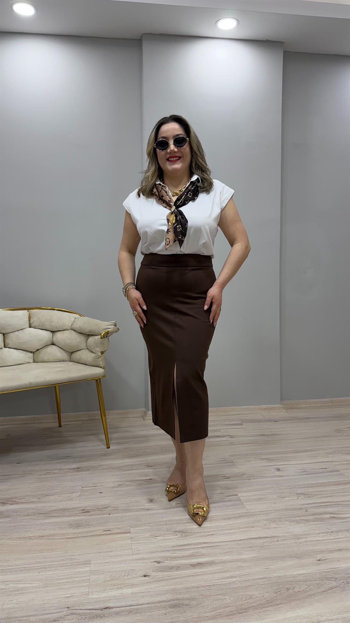 ÖNDEN YIRTMAÇLI LİKRALI KALEM ETEK KAHVE