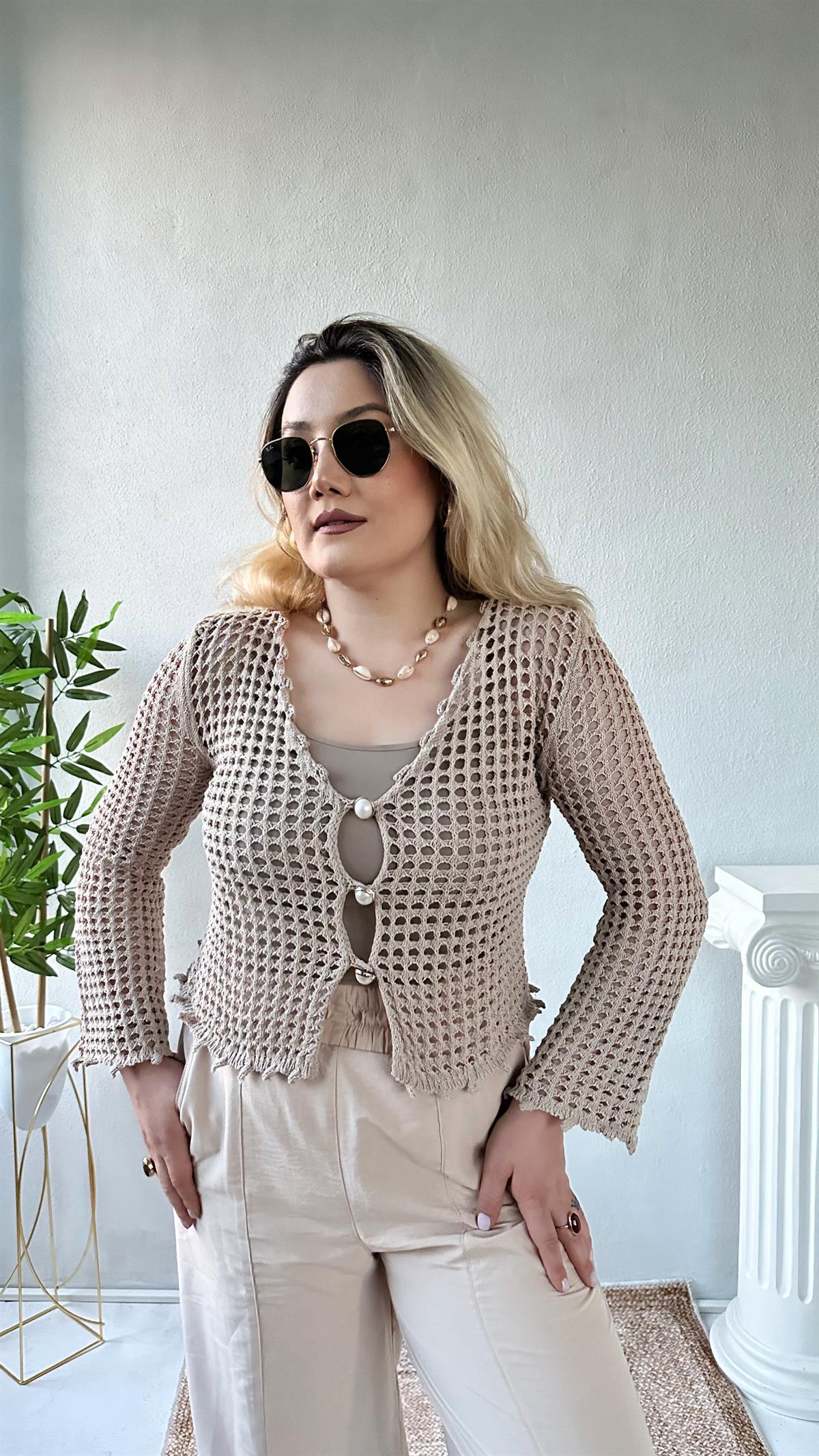 Örgü İnci Düğmeli Hırka Vizon