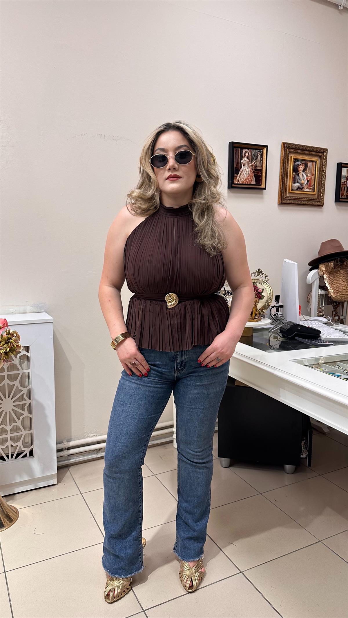PİLİSELİ ŞİFON GOLD TOKALI BLUZ KAHVE