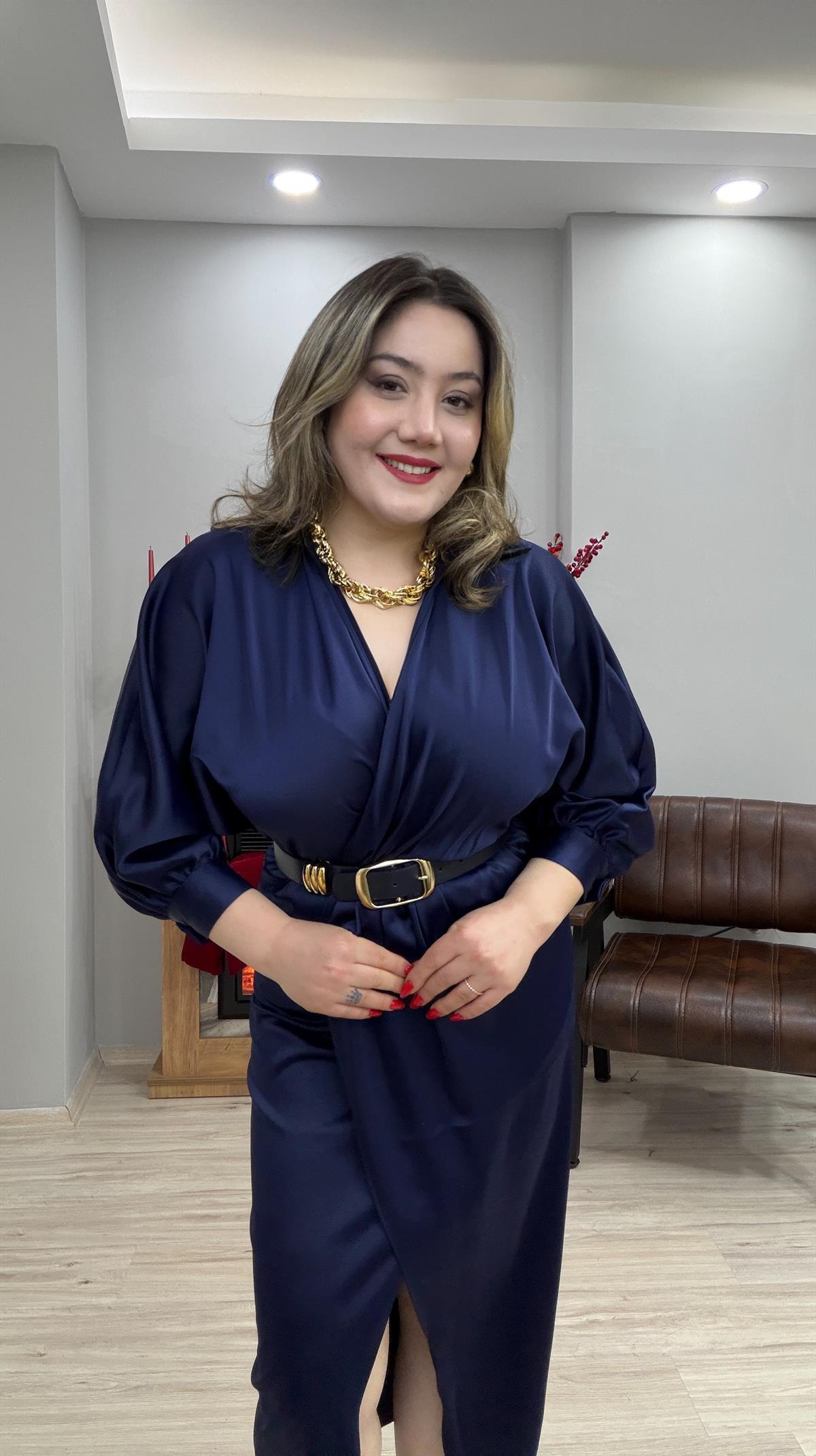 SATEN KRUVAZE KEMERLİ ELBİSE LACİVERT