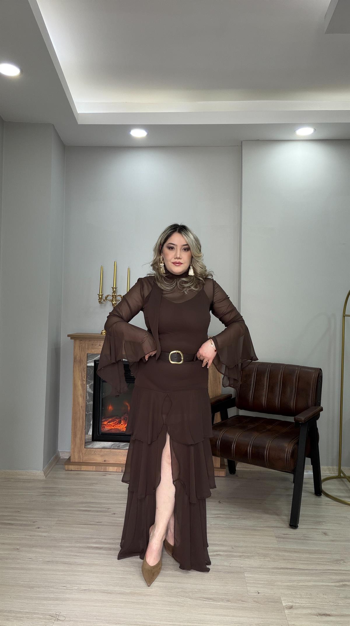 ŞİFON TÜL FIRFIR DETAYLI KEMERLİ ELBİSE KAHVE