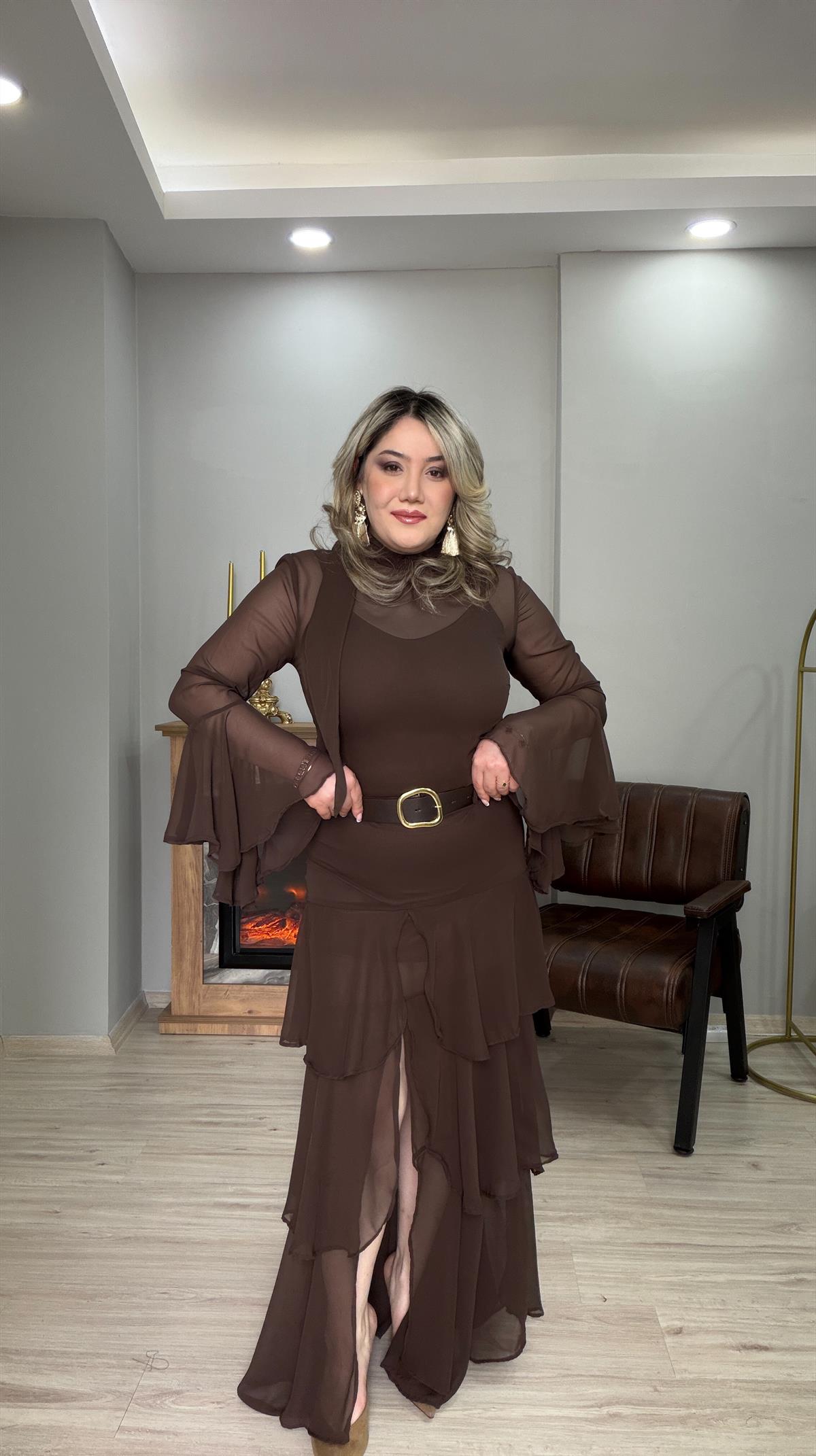 ŞİFON TÜL FIRFIR DETAYLI KEMERLİ ELBİSE KAHVE
