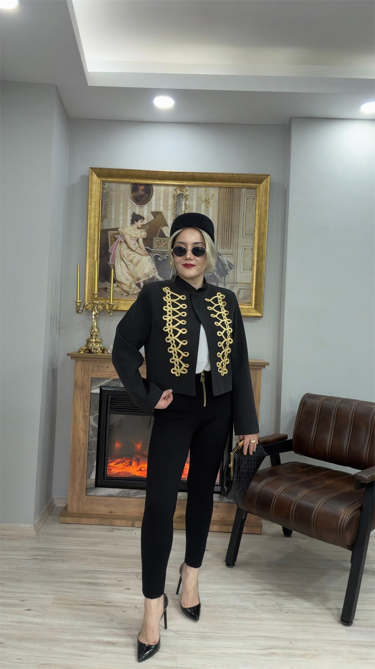 SIRMA NAKIŞLI DÜĞMELİ CROP CEKET