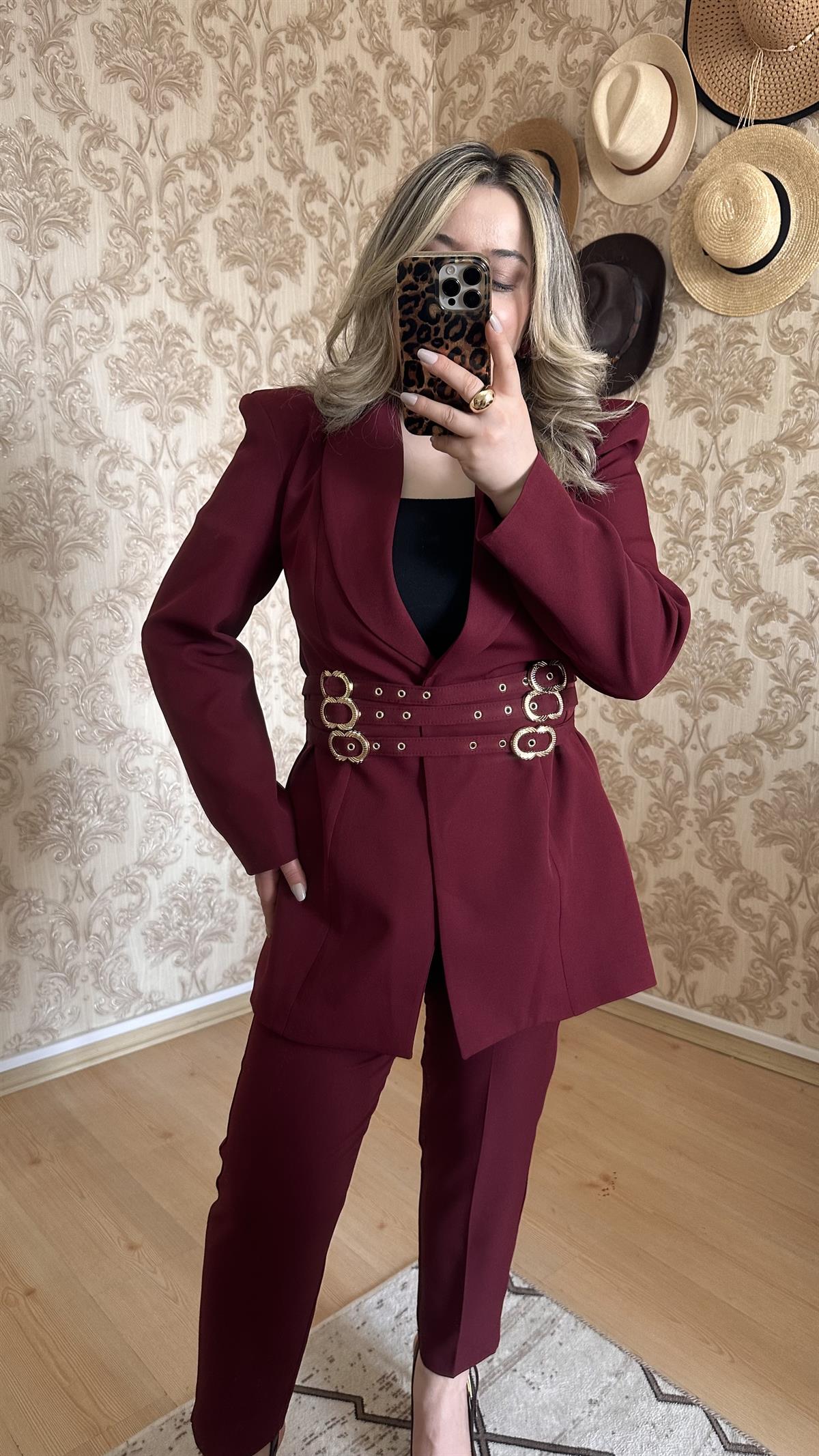 TASARIM VATKA DETAYLI KEMERLİ CEKET BORDO