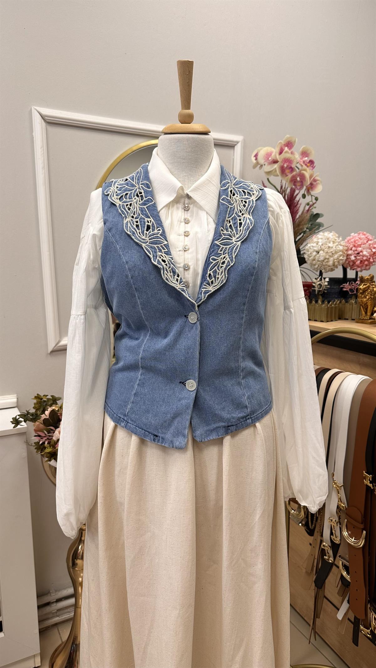 TASARIM YAKA NAKIŞ İŞLEMELİ JEAN YELEK