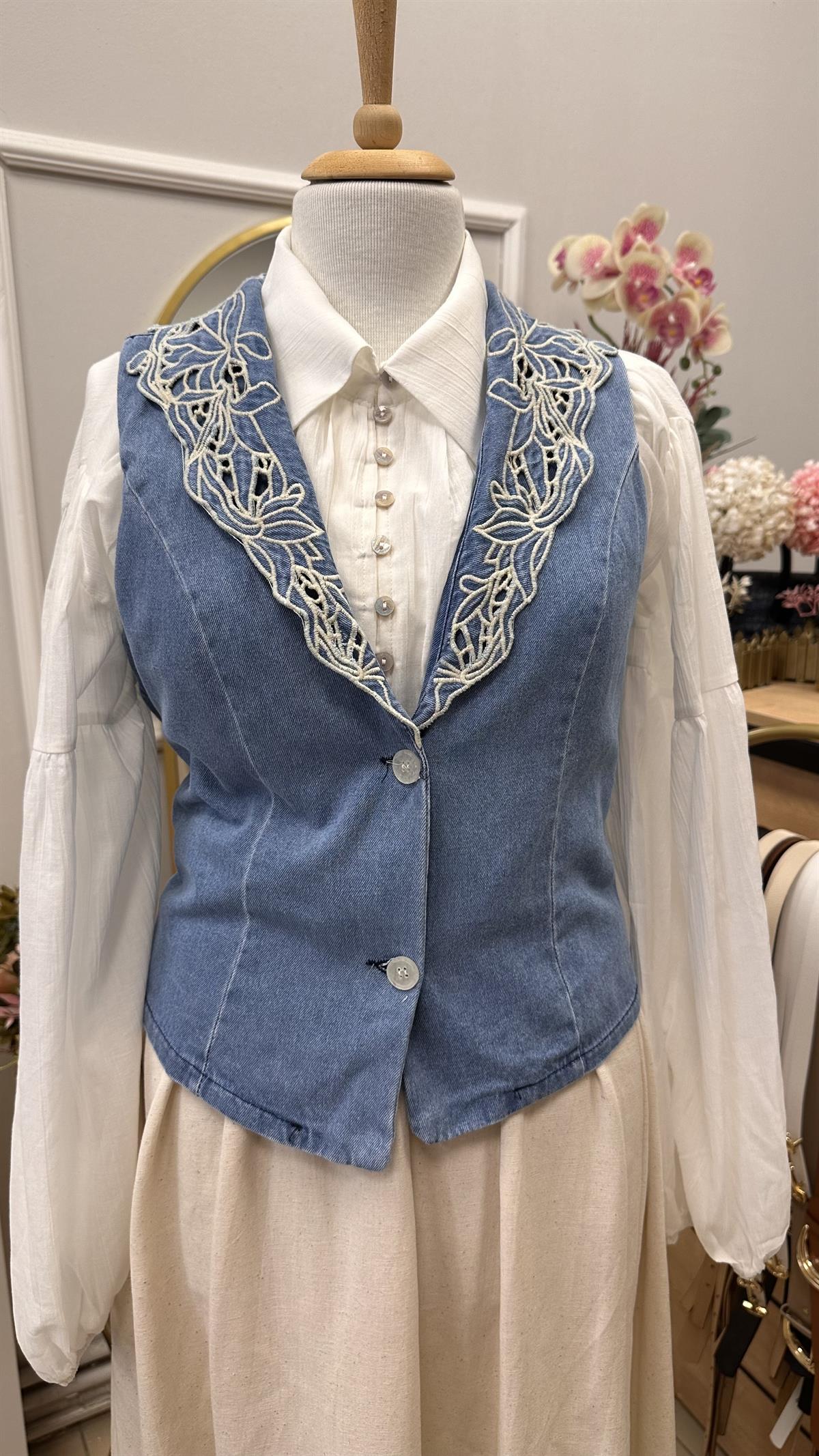TASARIM YAKA NAKIŞ İŞLEMELİ JEAN YELEK