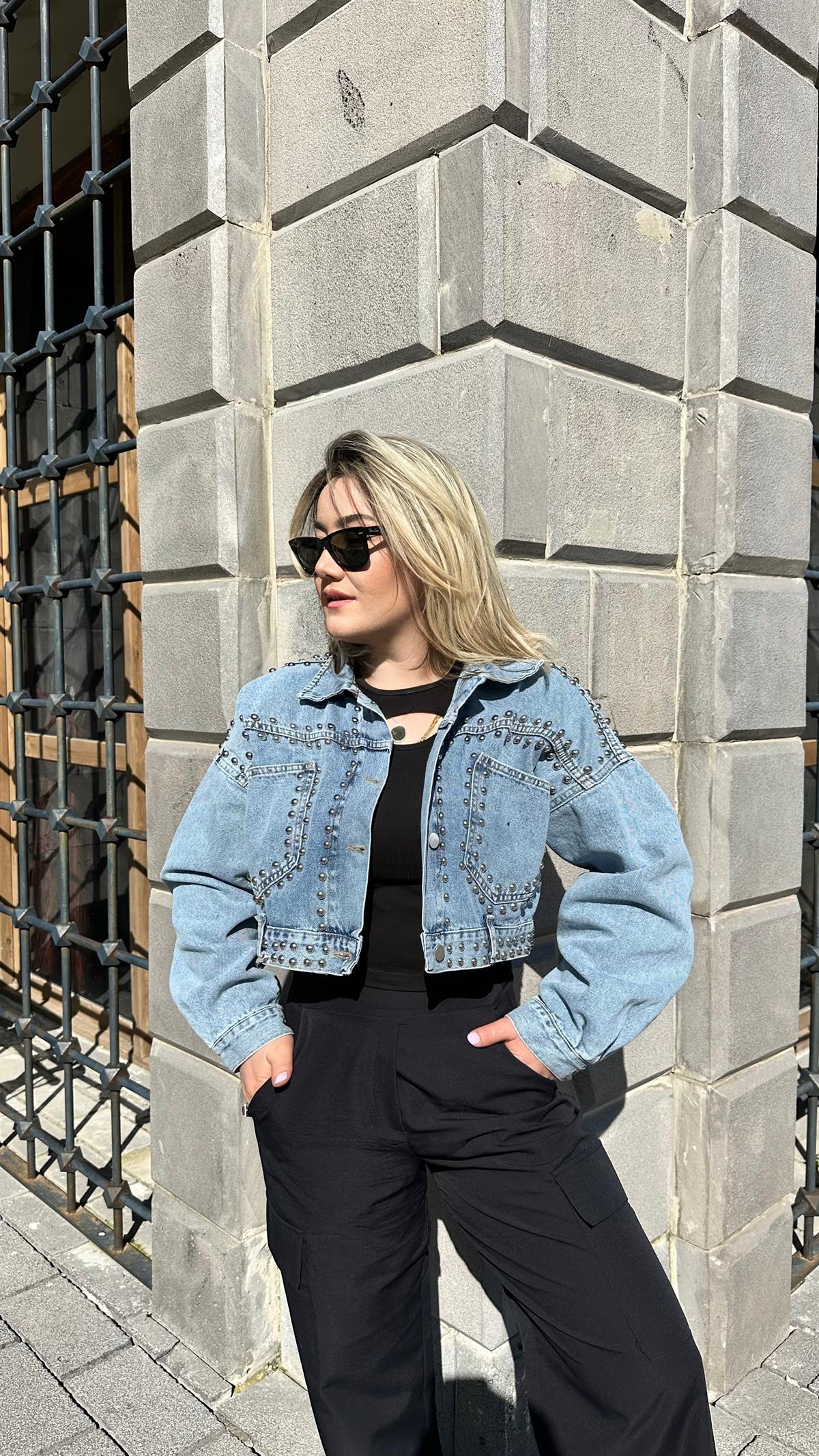 Tasarım Zımbalı Jean Ceket