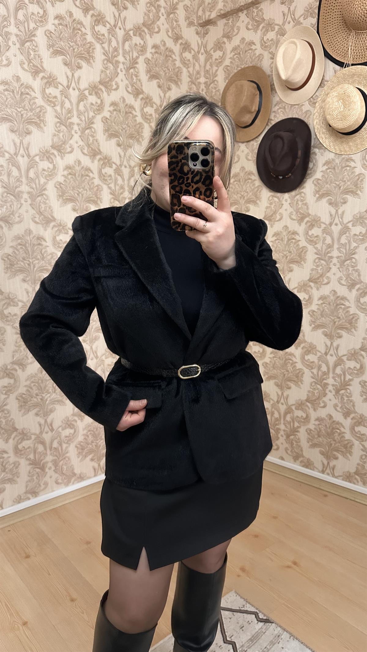TAY TÜYLÜ KEMERLİ BLAZER 
