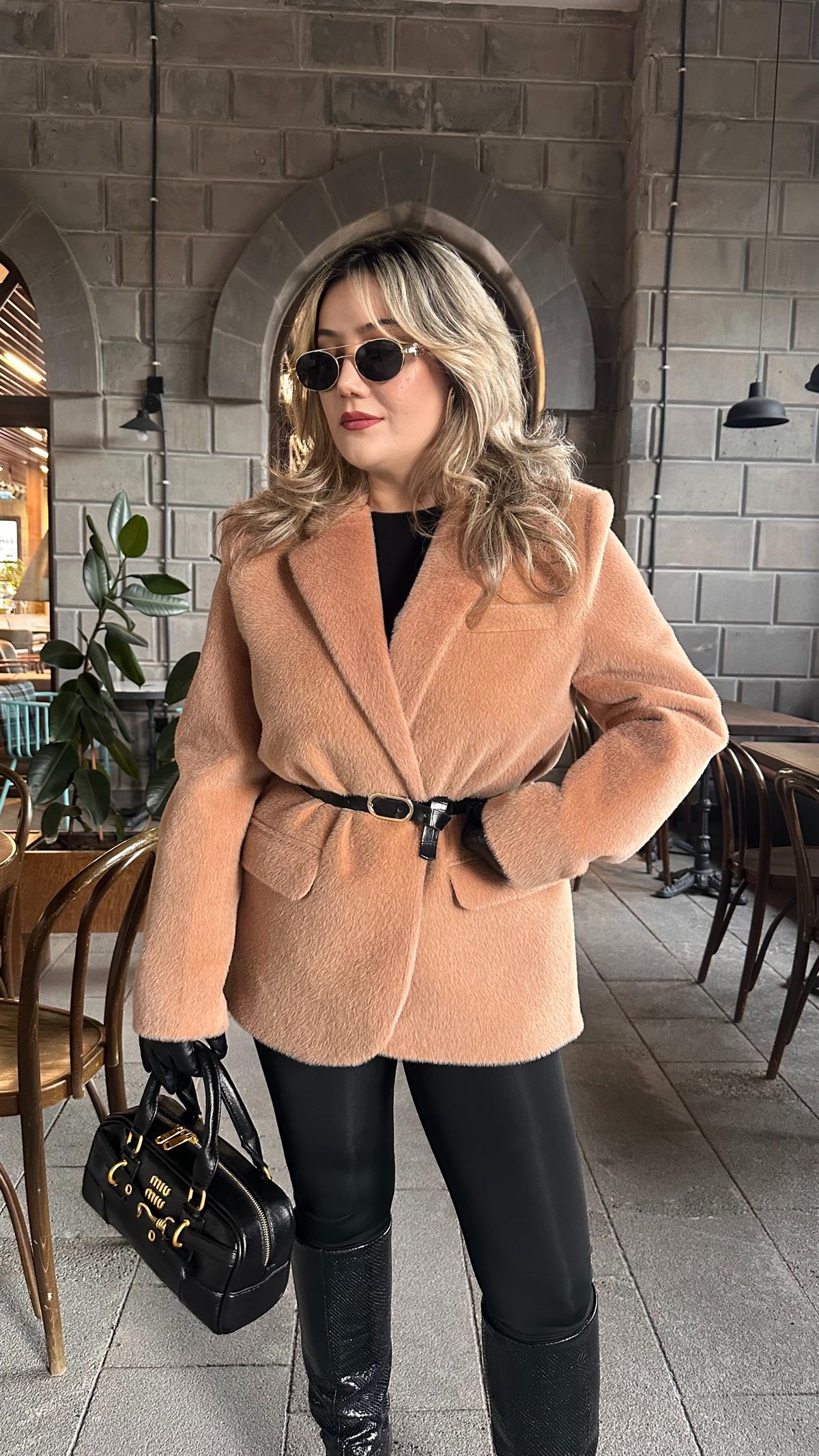 TAY TÜYLÜ KEMERLİ BLAZER CEKET CAMEL