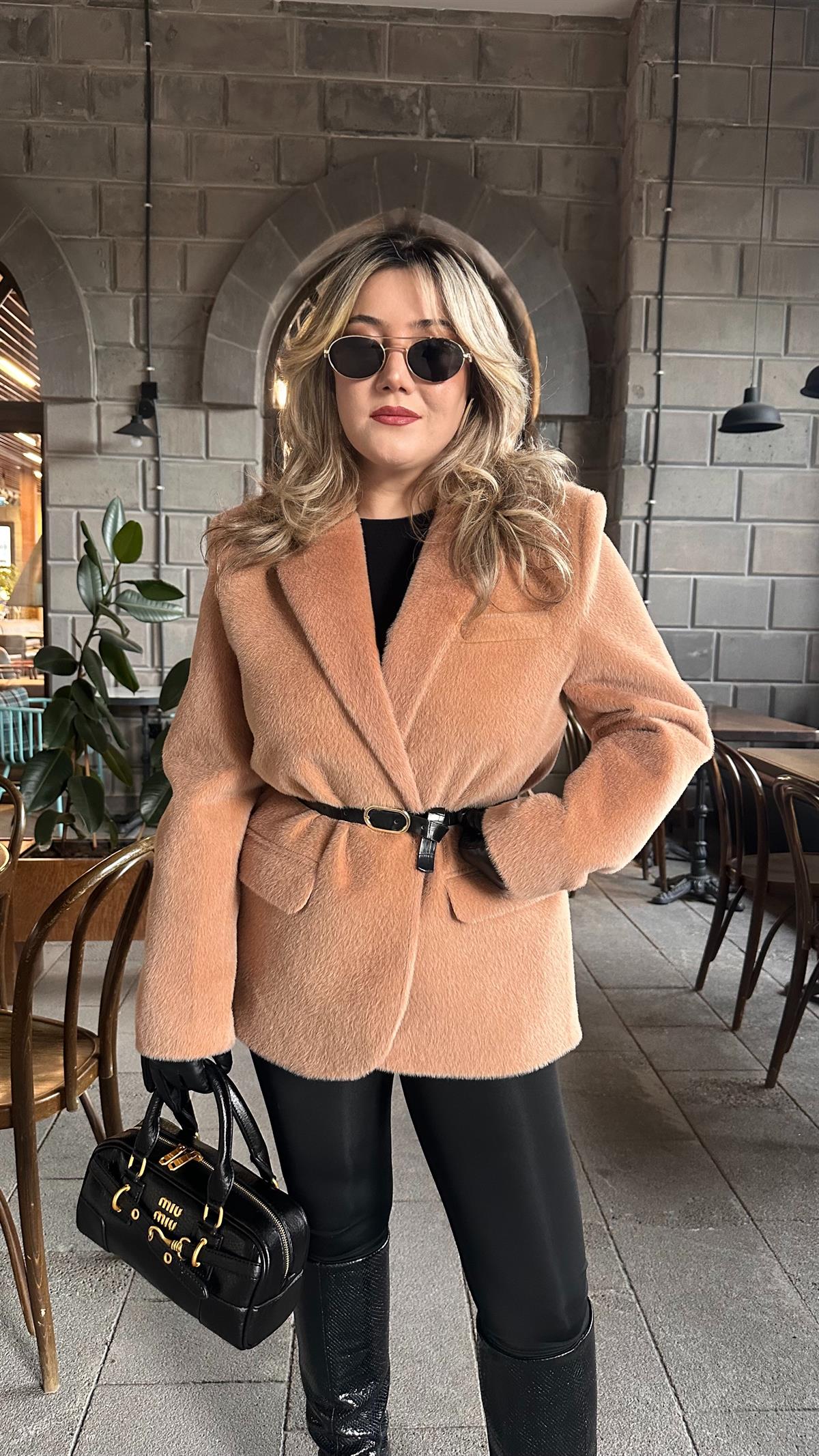 TAY TÜYLÜ KEMERLİ BLAZER CEKET CAMEL