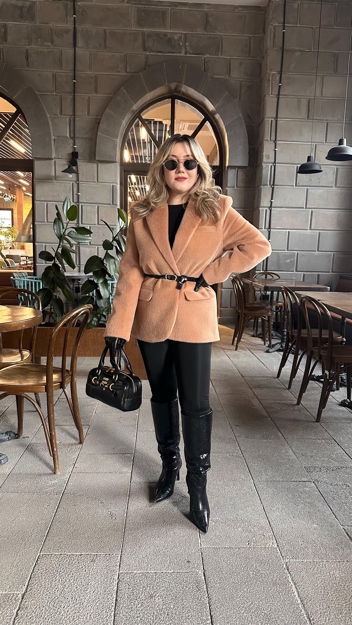 TAY TÜYLÜ KEMERLİ BLAZER CEKET CAMEL