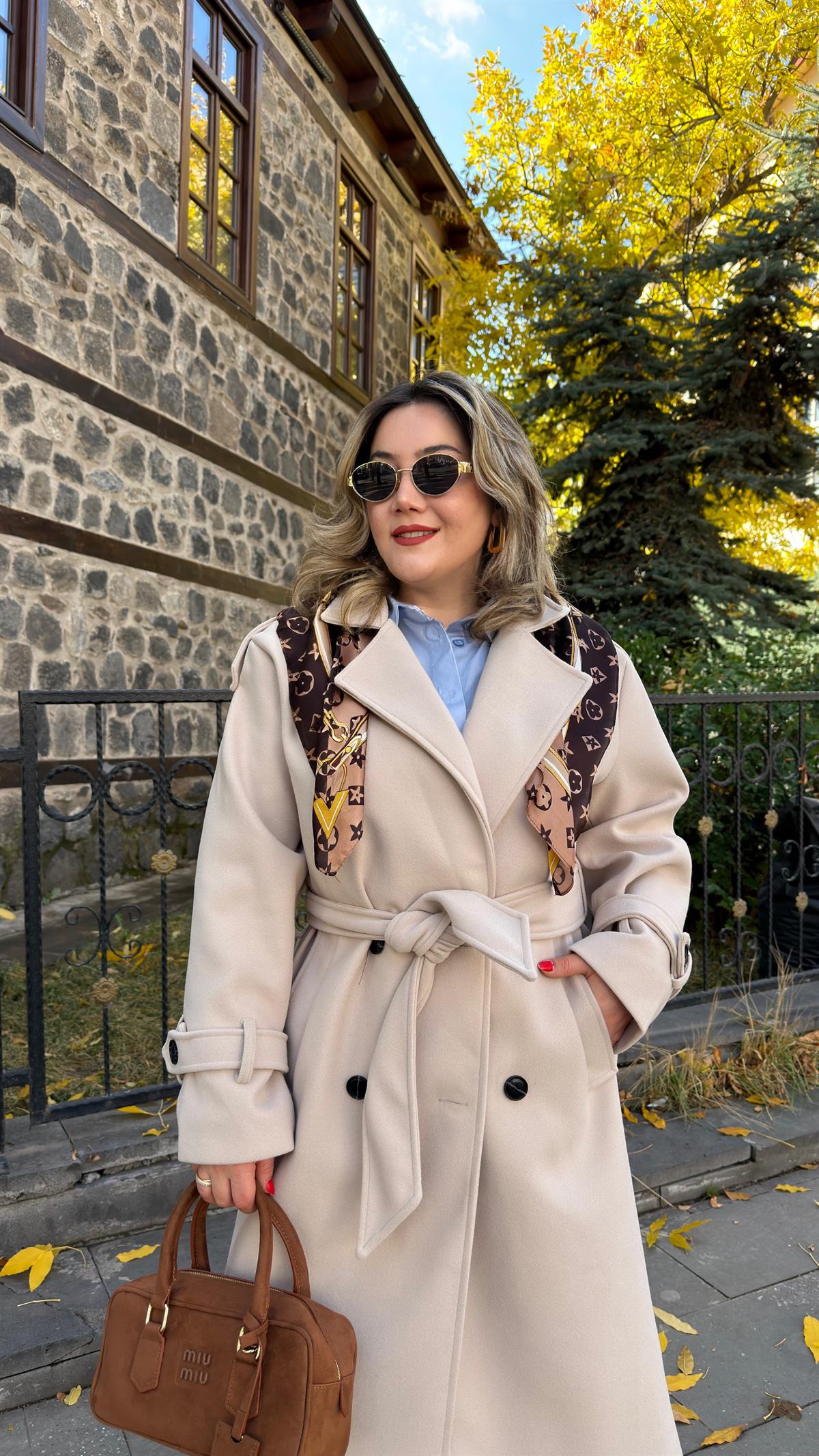 TRENÇ MODEL BELDEN KUŞAKLI KAŞE KABAN KREM