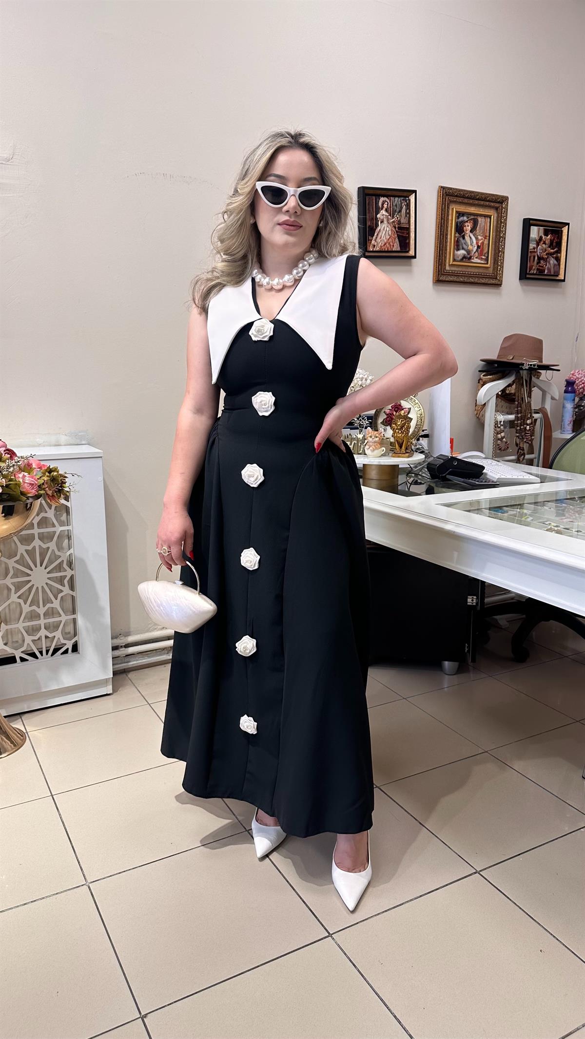 YAKALI GÜL DETAYLI ELBİSE