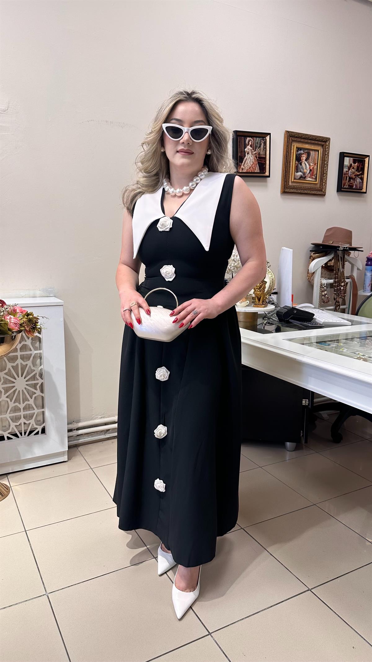 YAKALI GÜL DETAYLI ELBİSE