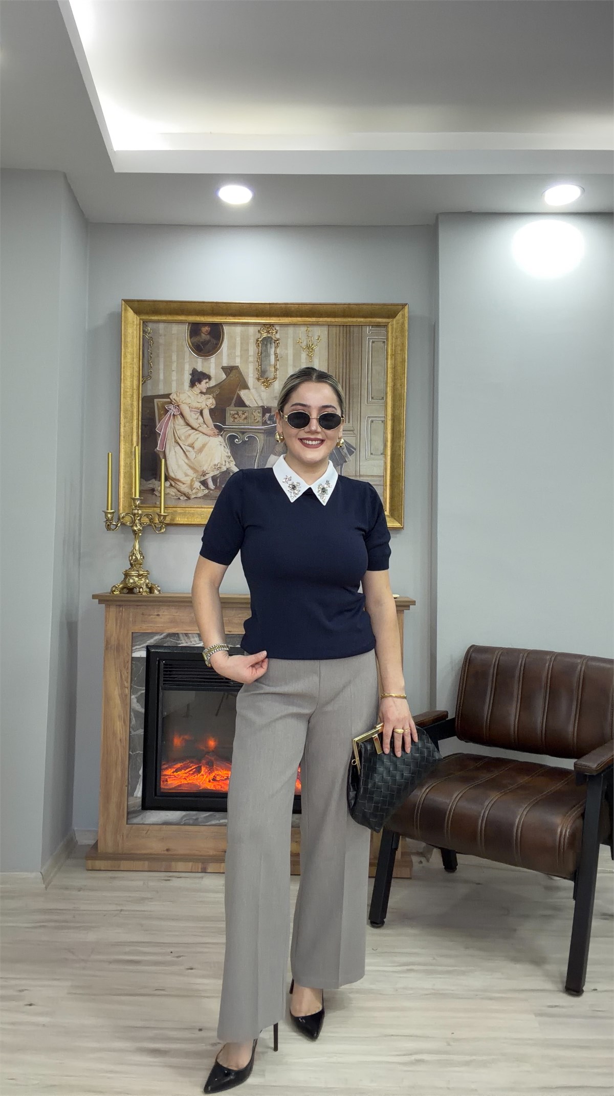 YAKASI TAŞ DETAYLI KISA TRİKO LACİVERT