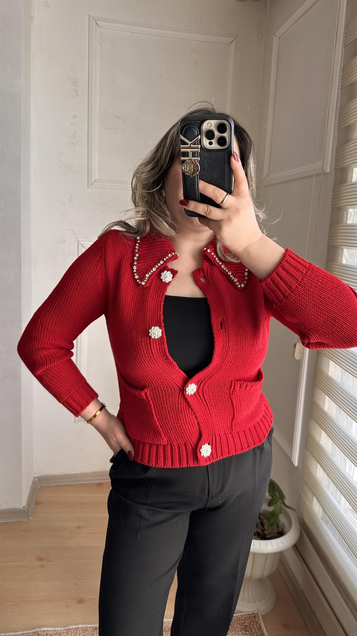 YAKASI TAŞLI TRİKO HIRKA