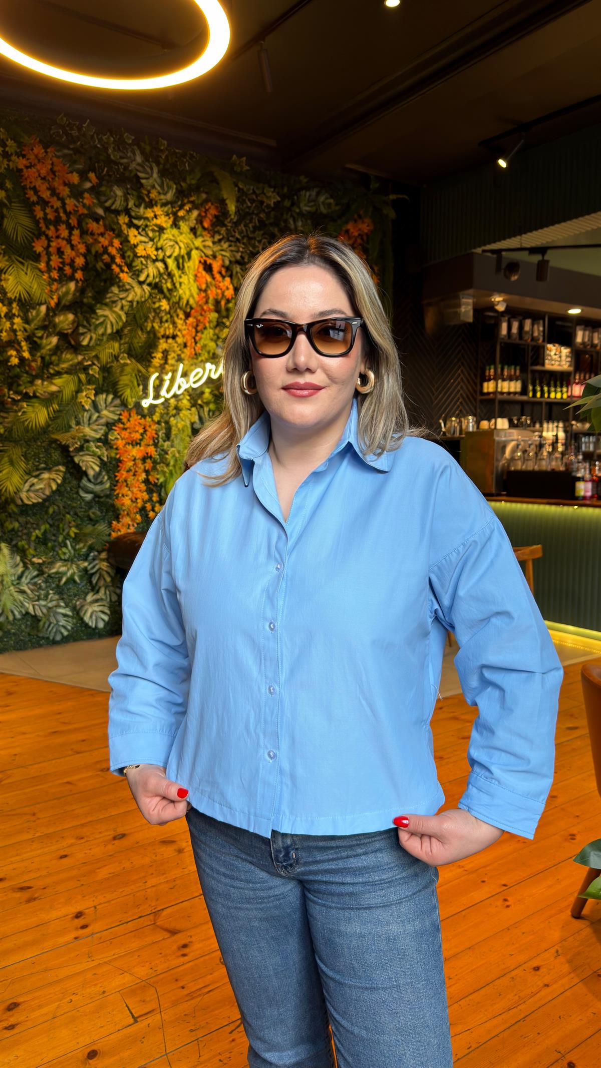 YANDAN YIRTMAÇLI KLASİK GÖMLEK MAVİ