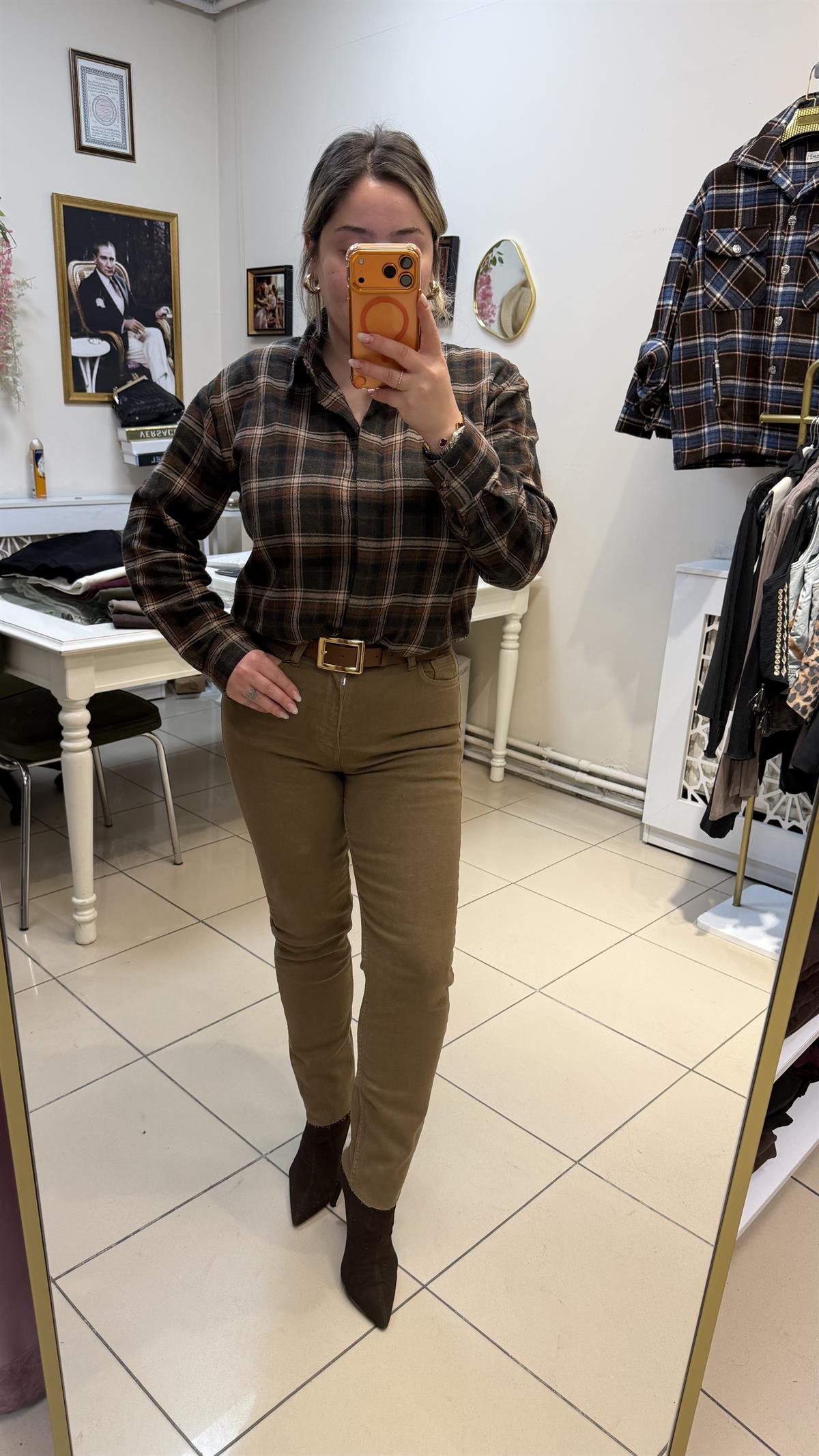 YÜKSEK BEL KESİK PAÇA BOYFİT JEAN CAMEL