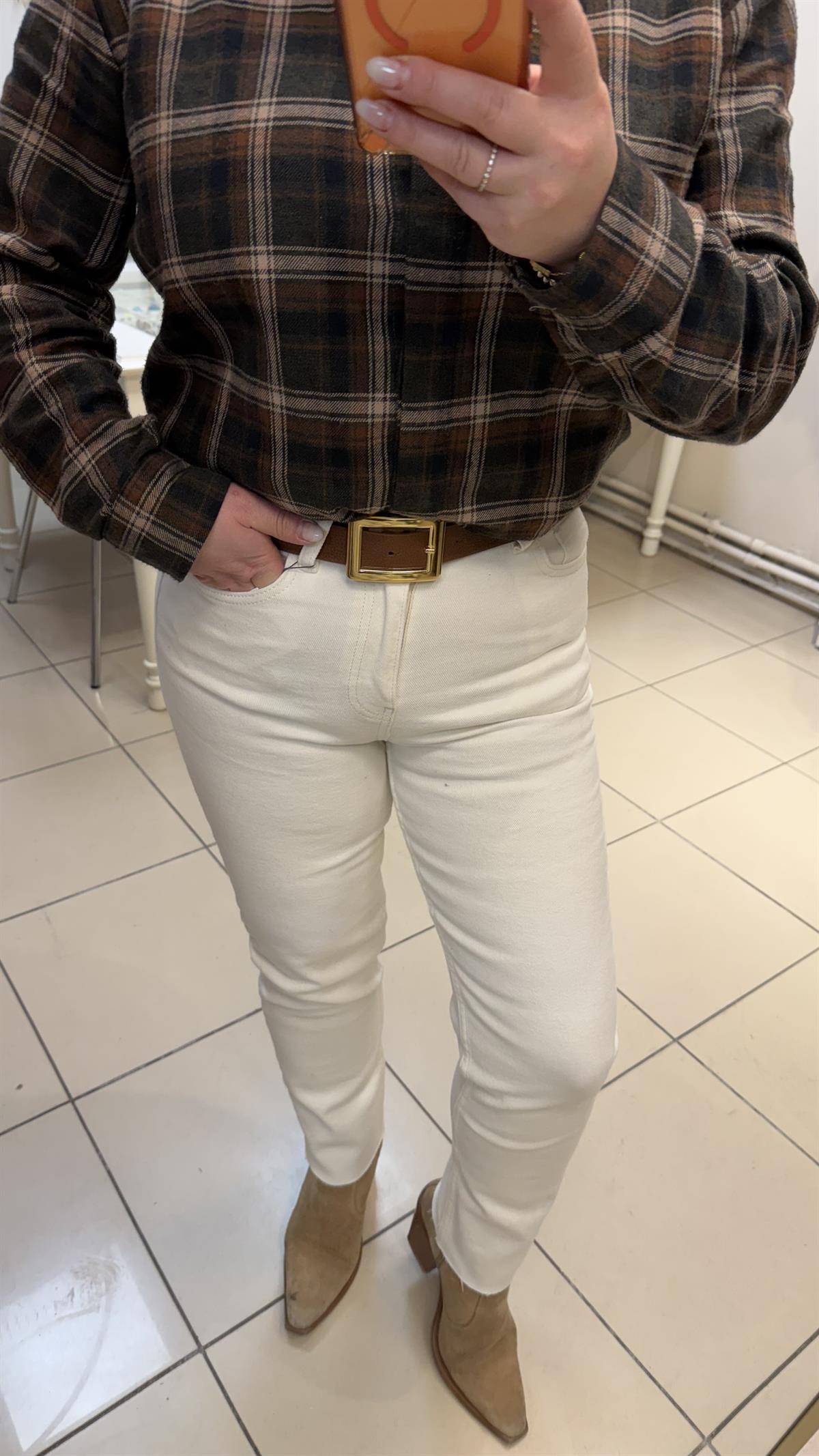 YÜKSEK BEL KESİK PAÇA BOYFİT JEAN EKRU