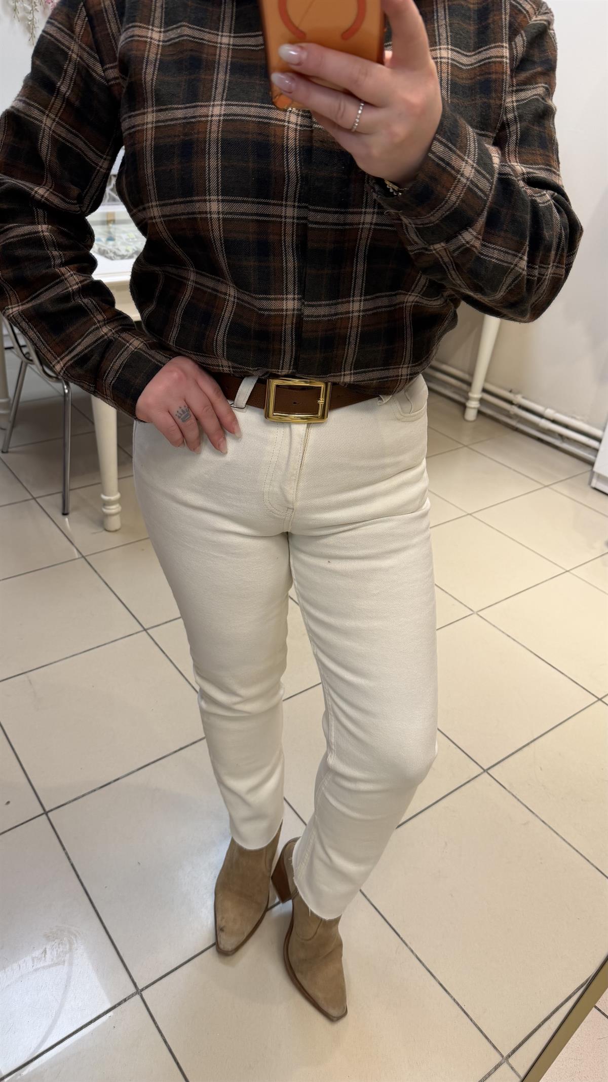 YÜKSEK BEL KESİK PAÇA BOYFİT JEAN EKRU