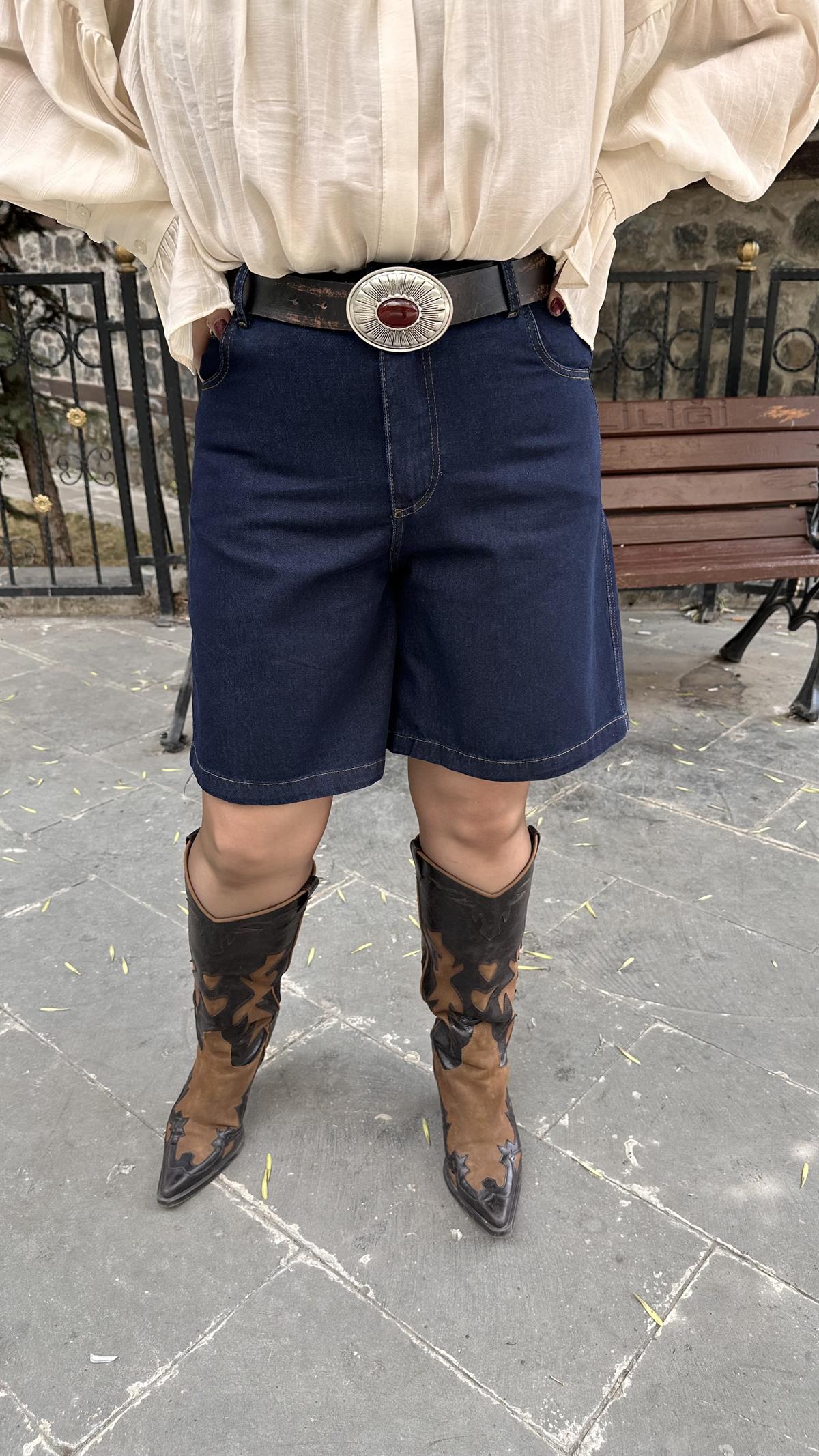 YÜKSEK BEL ŞEHİR BOY JEAN ŞORT LACİVERT