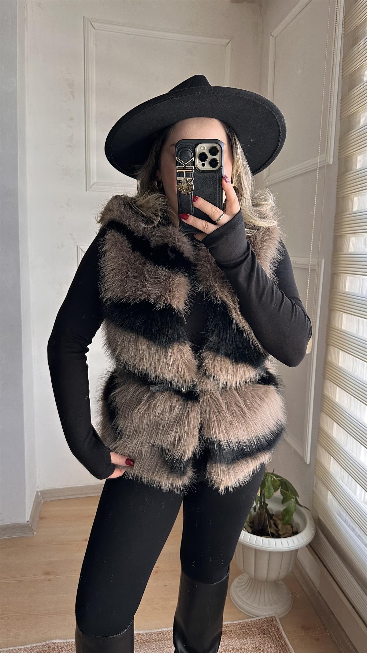 ZEBRA KEMERLİ SUNİ KÜRK YELEK