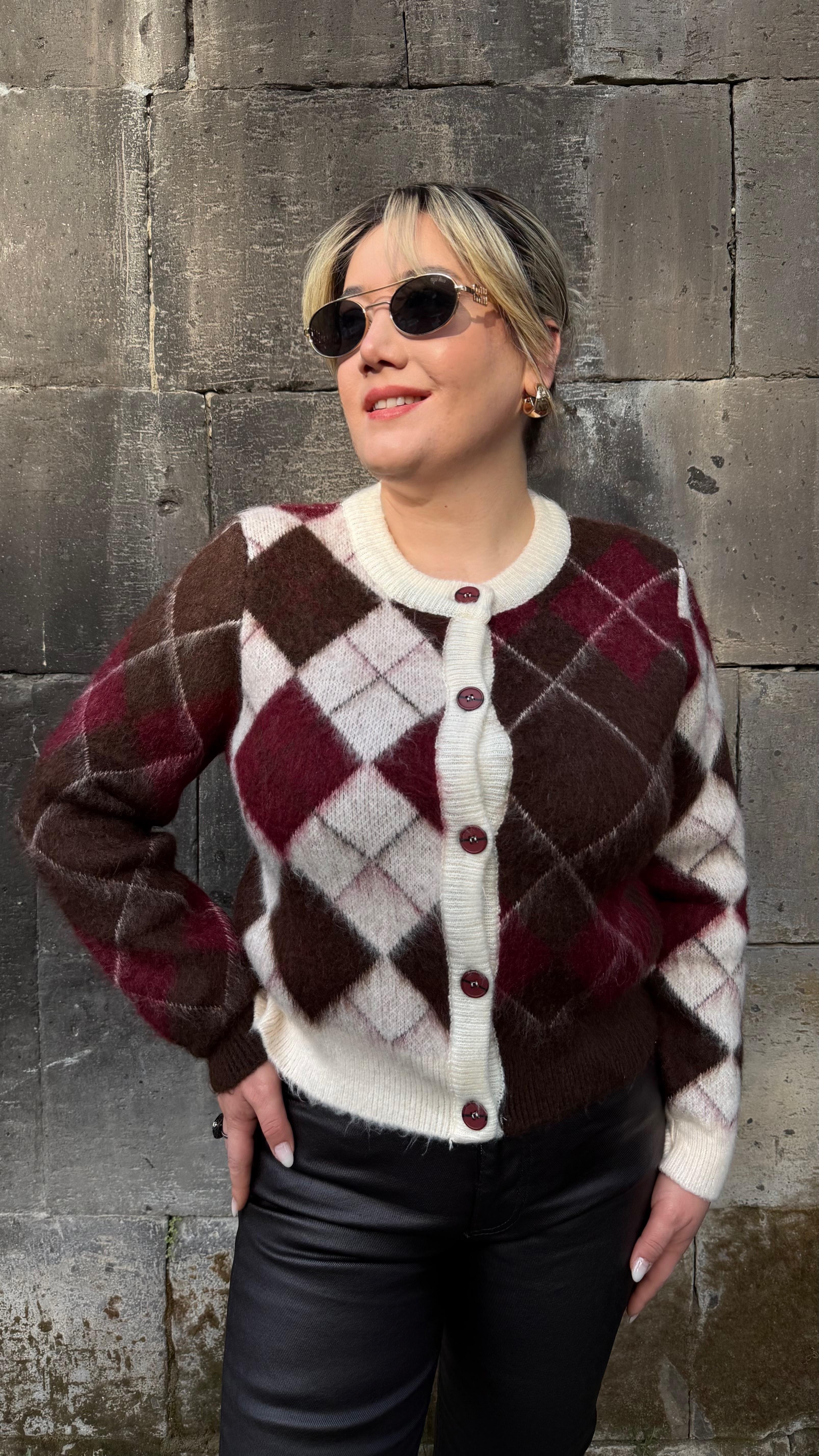 BAKLAVA DESEN AKRİLİK HIRKA BORDO 