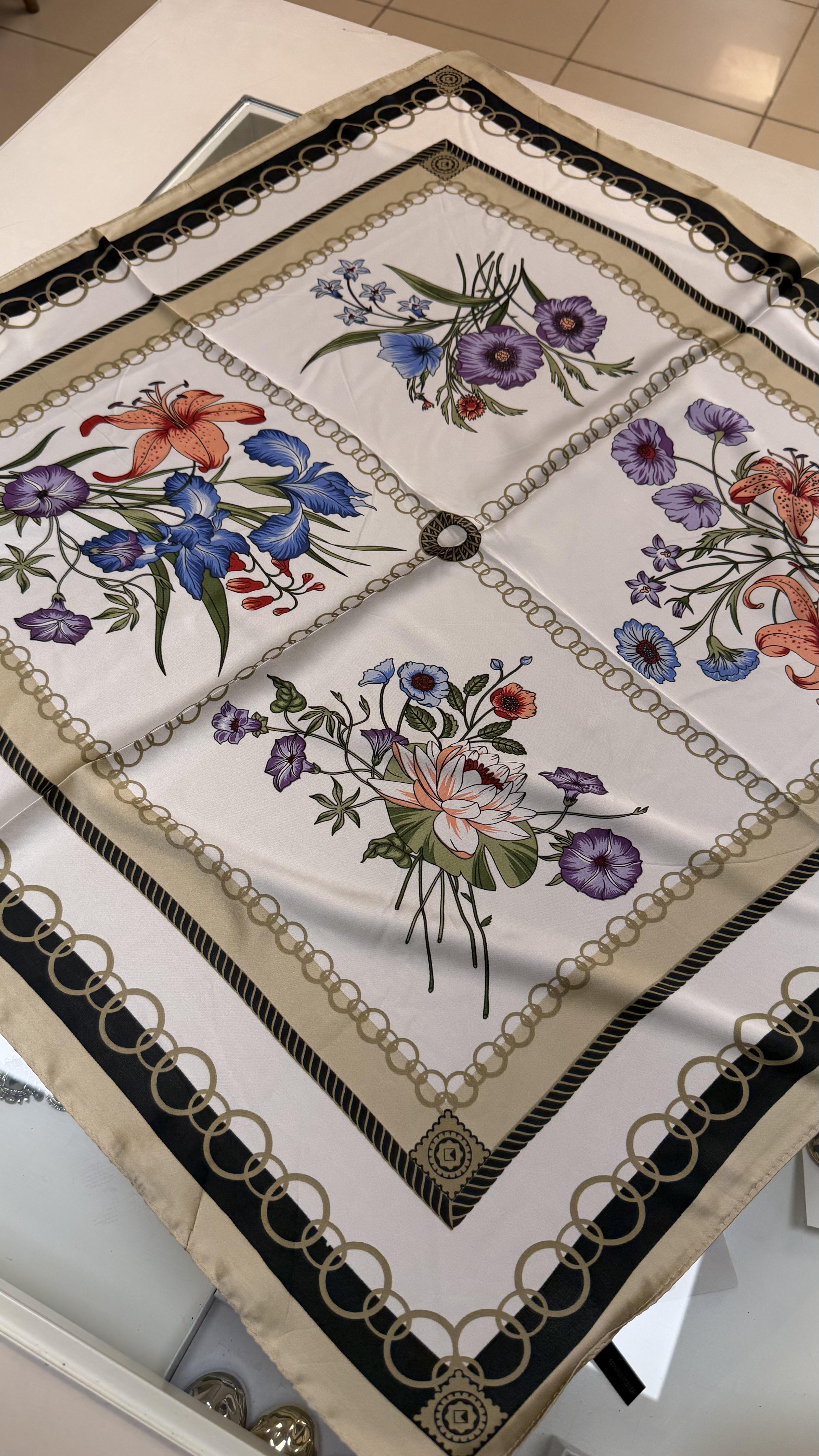 BEJ ÇİÇEK DESENLİ KARE ŞAL 70*70