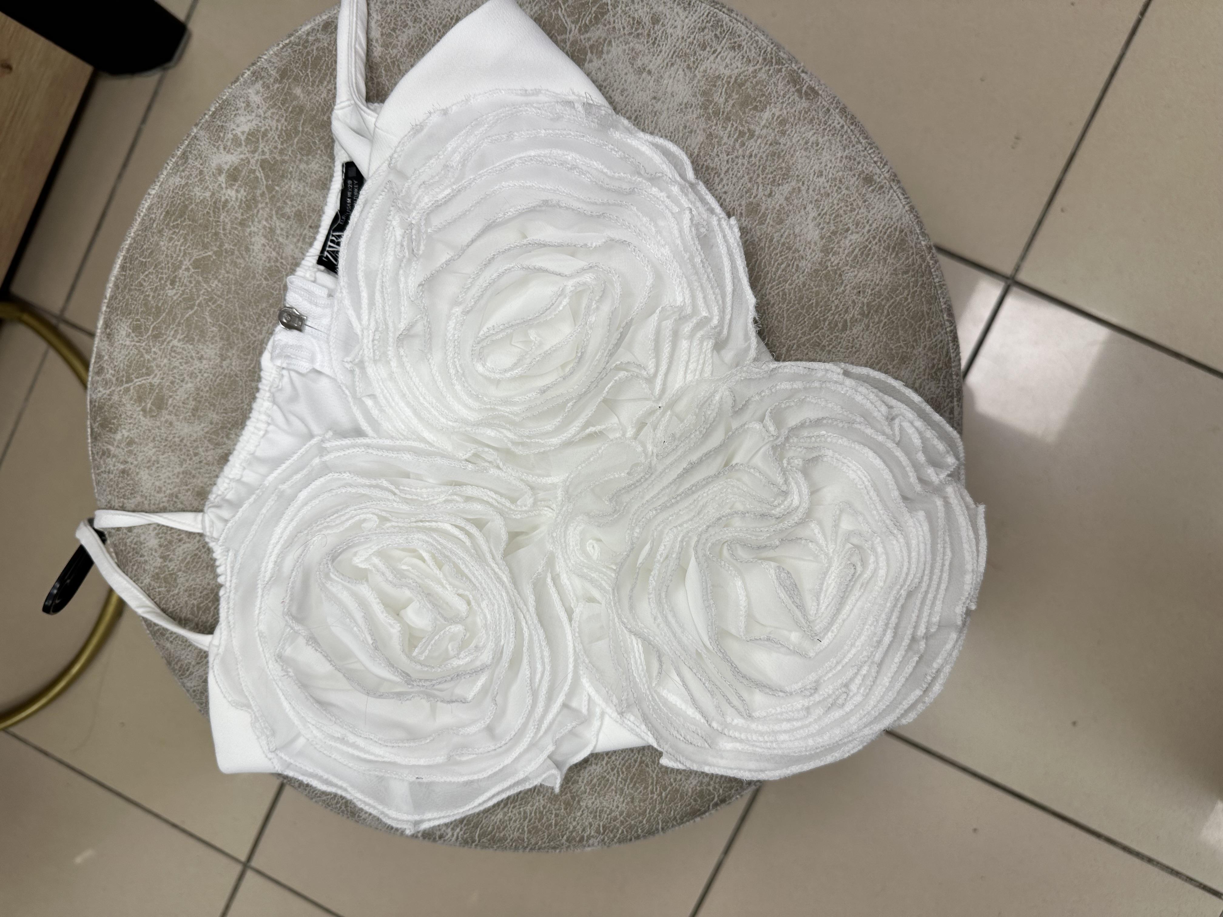 BEYAZ ROSE CROP BLUZ
