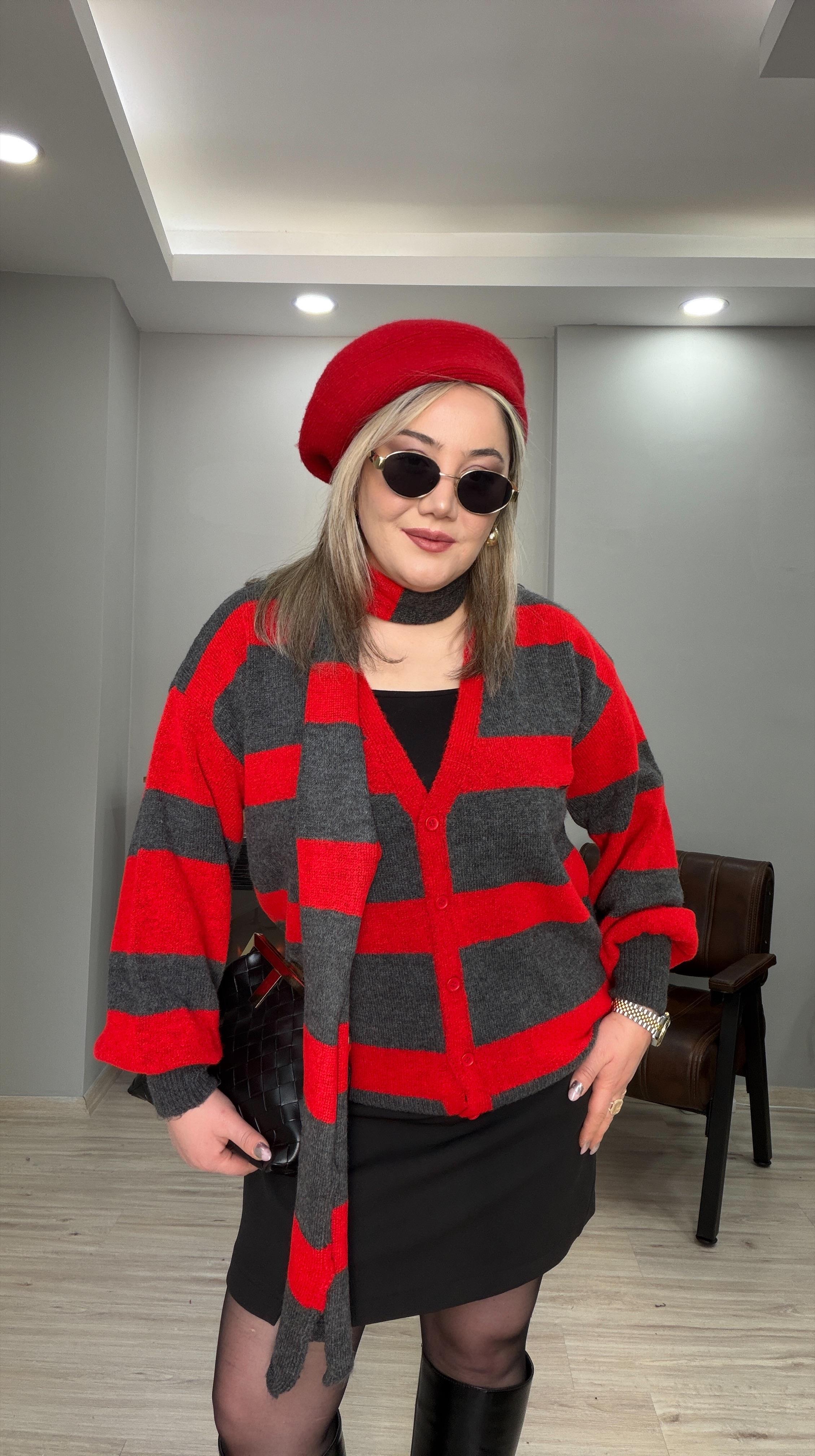 ÇİZGİLİ ATKILI HIRKA