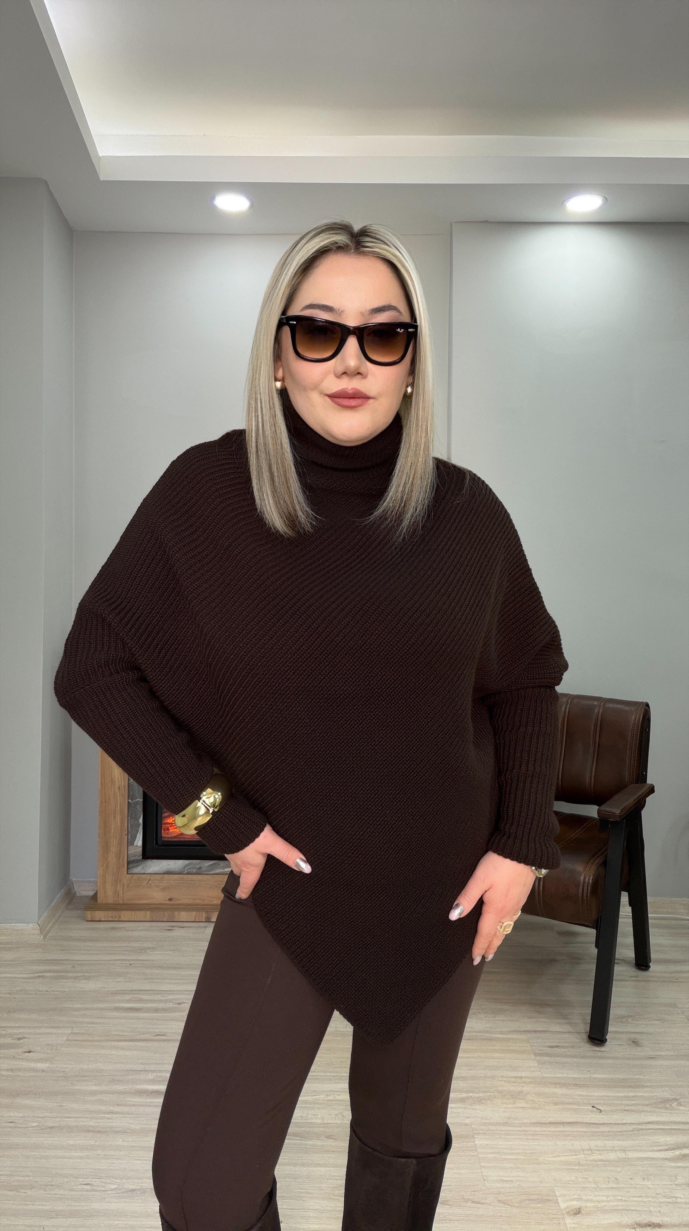 DİK YAKA ASİMETRİK KAZAK KAHVE 