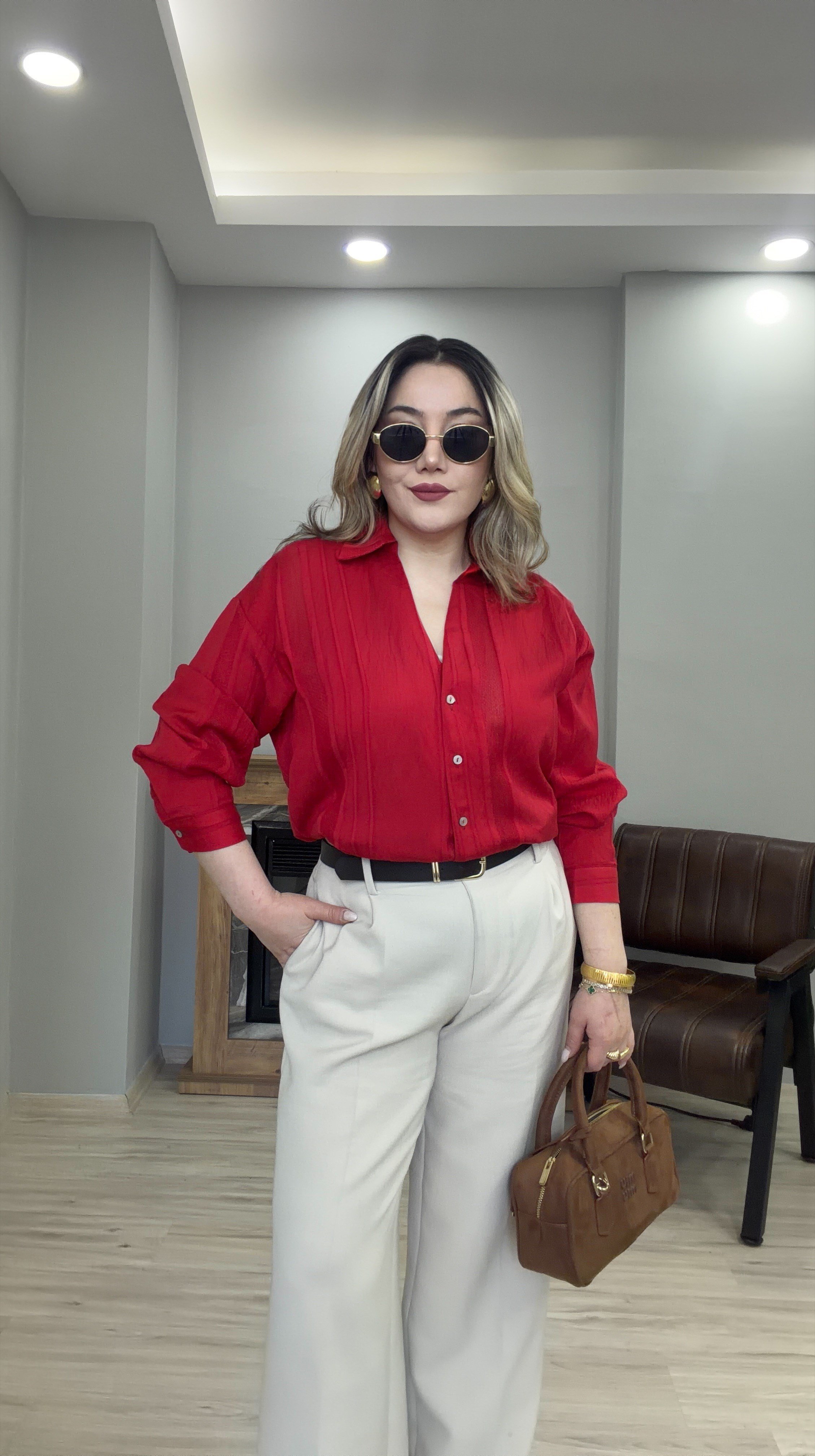 İŞLEME DETAYLI  GÖMLEK KIRMIZI