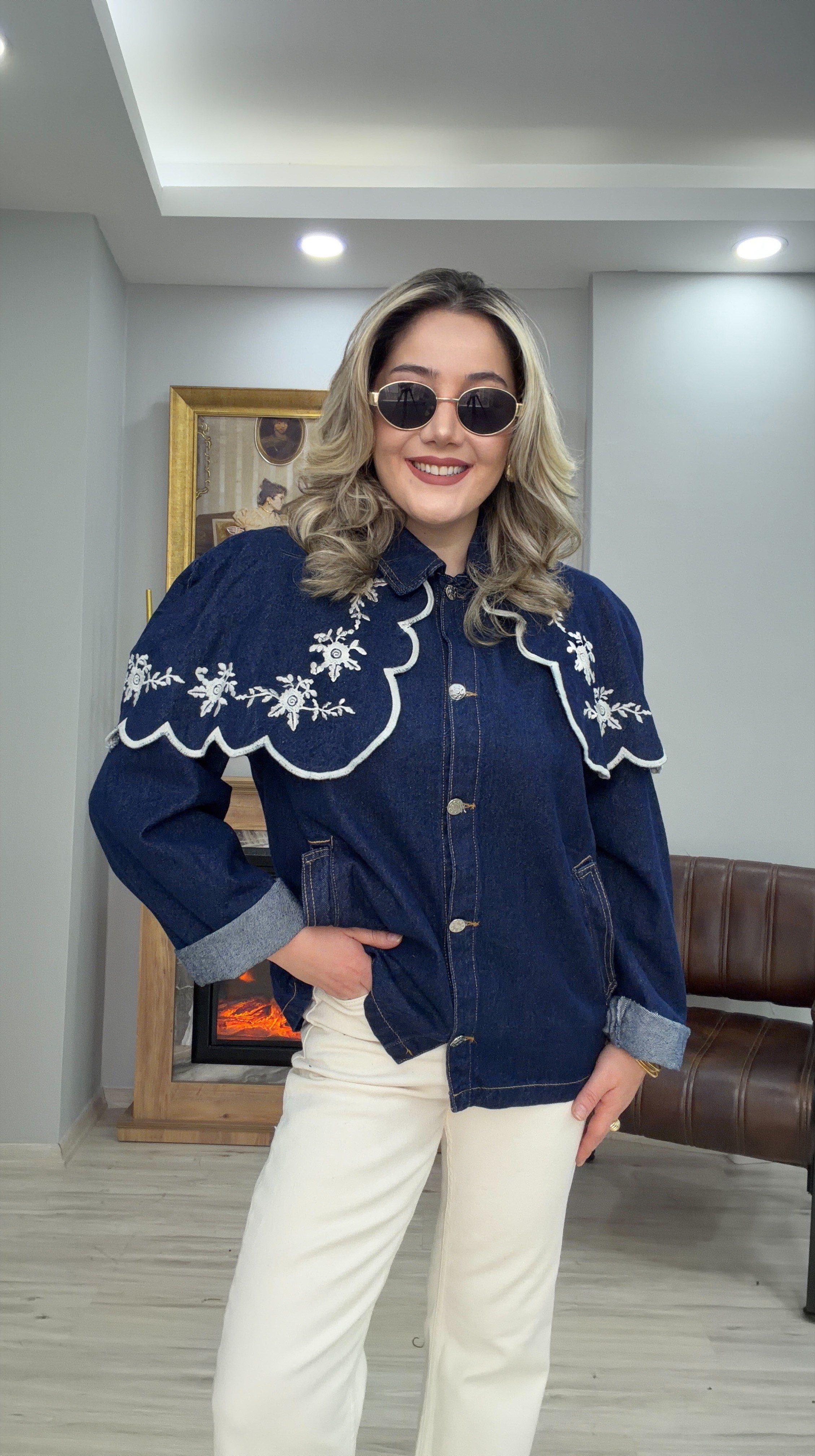 İŞLEME DETAYLI PELERİNLİ JEAN CEKET LACİVERT