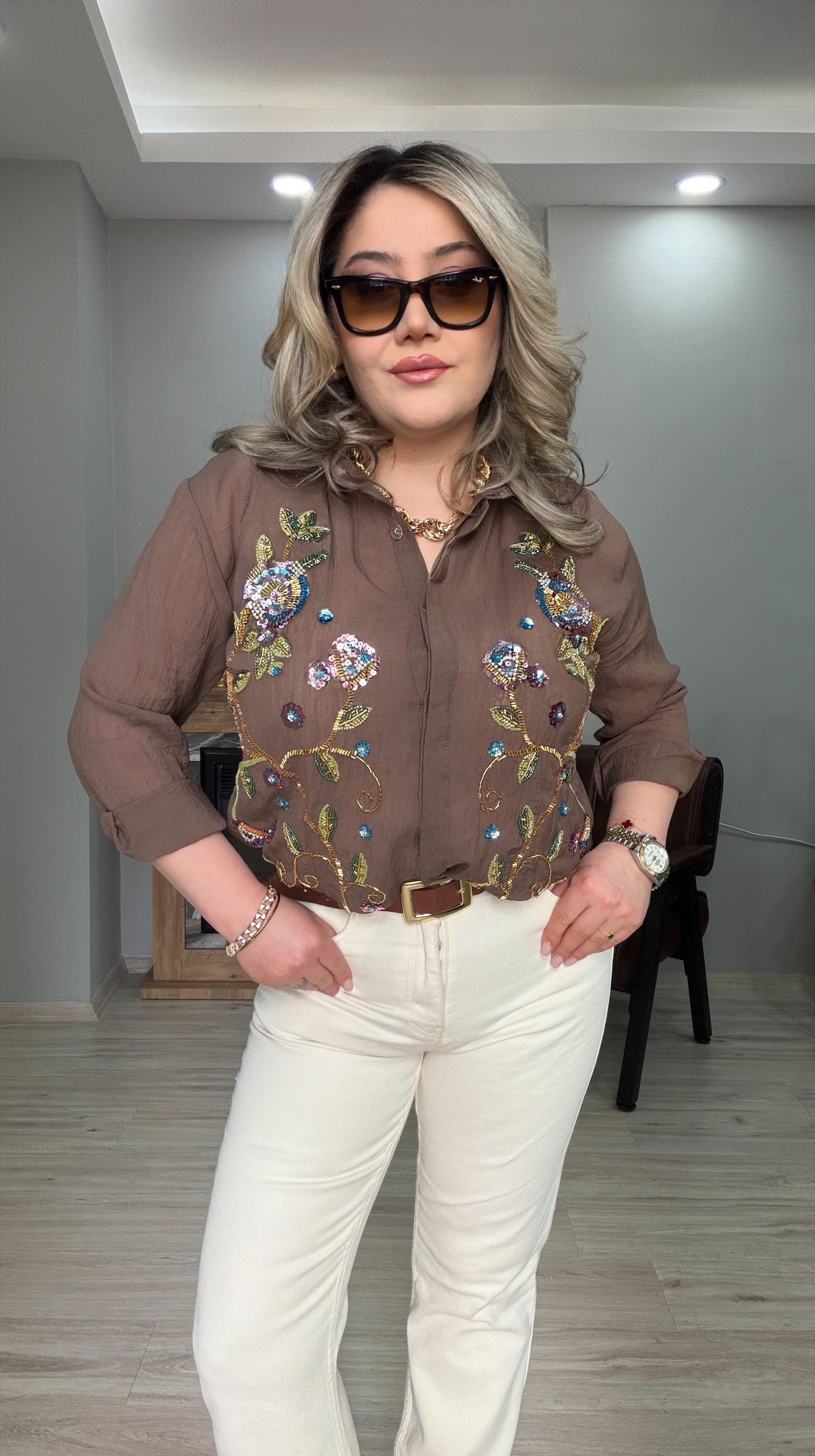 KAHVE İŞLEMELİ GÖMLEK 