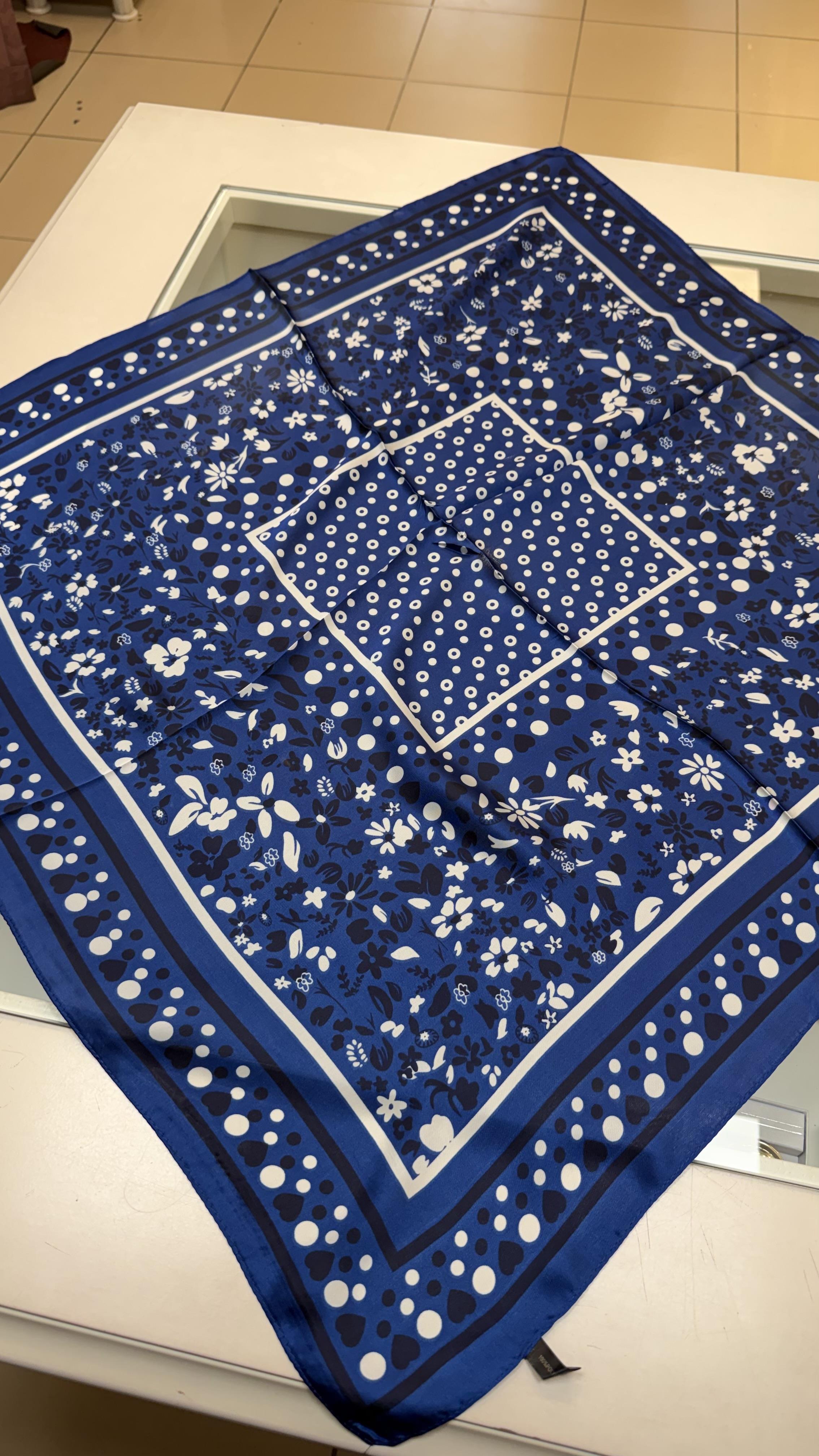 LACİVERT ÇİÇEK DESENLİ KARE ŞAL 70*70